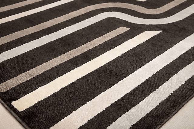 Solyna Brown 5' x 7' Rug - Thumbnail - Image 6