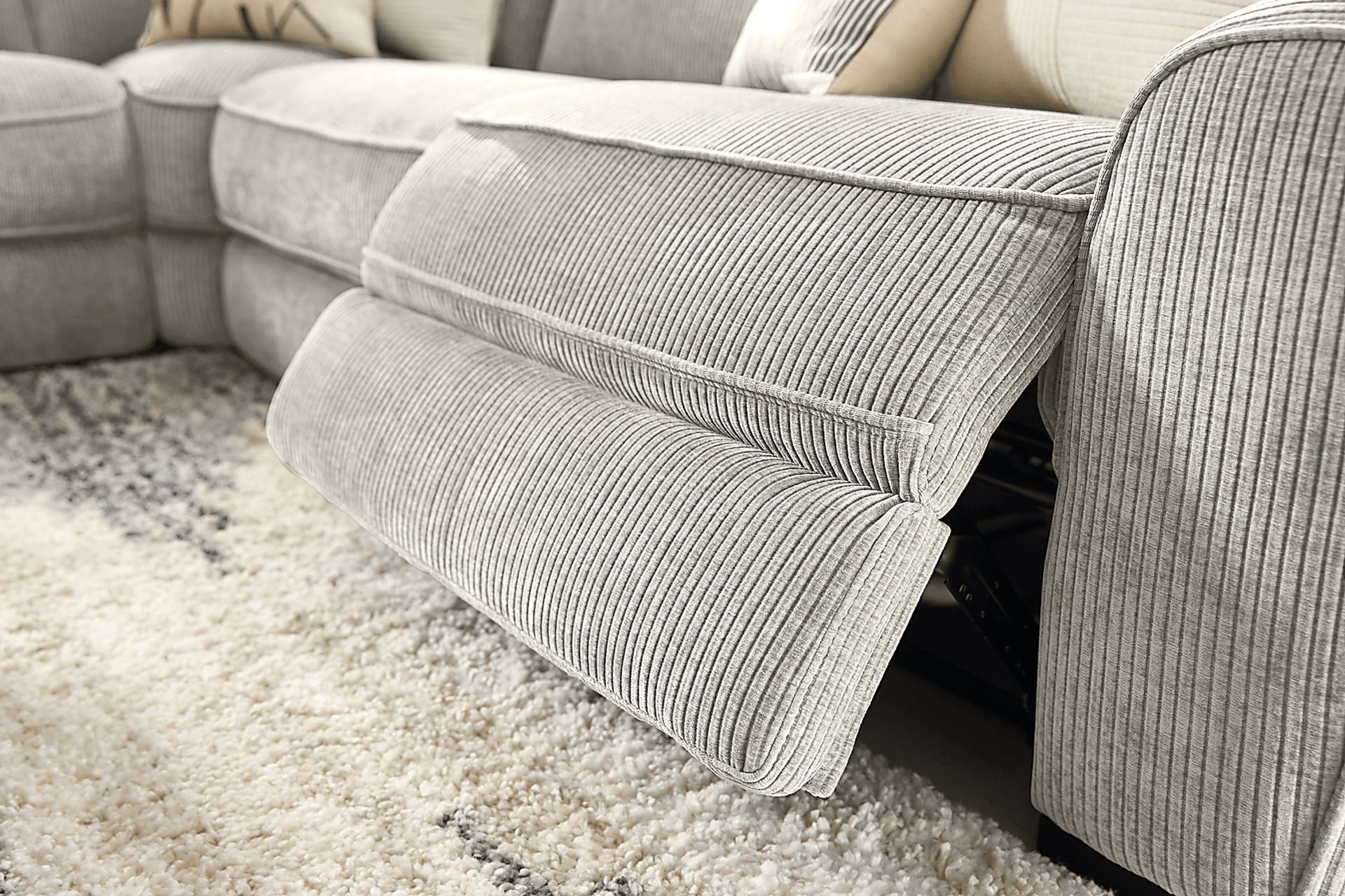 Somerset Gray 6 Pc Dual Power Reclining Sectional - Image 7