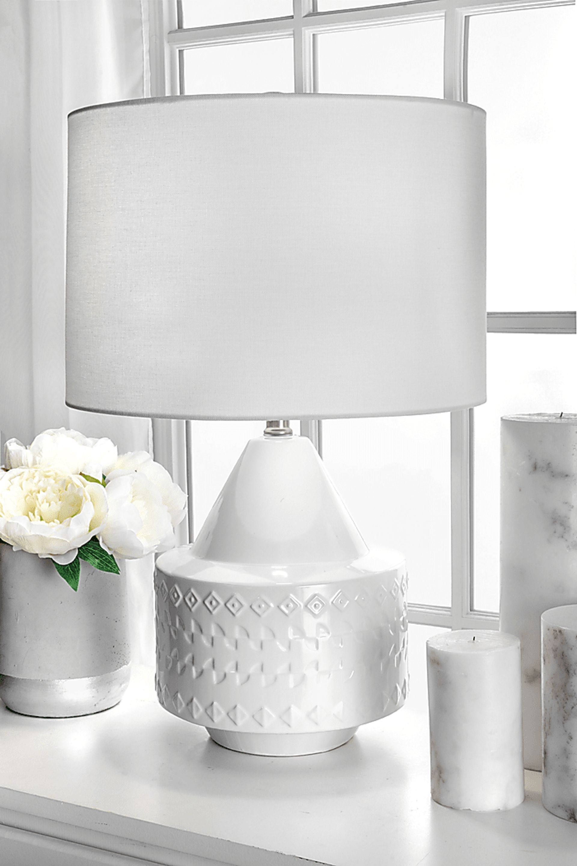 Stanida White Lamp - Image 2