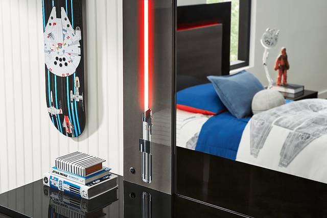 Star Wars Black Lightsaber Mirror - Thumbnail - Image 3