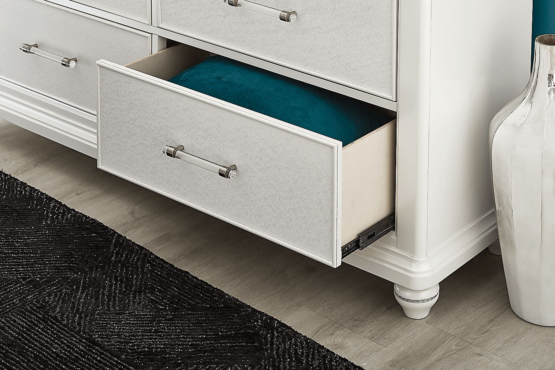 Starlet Lane White Dresser - Image 4