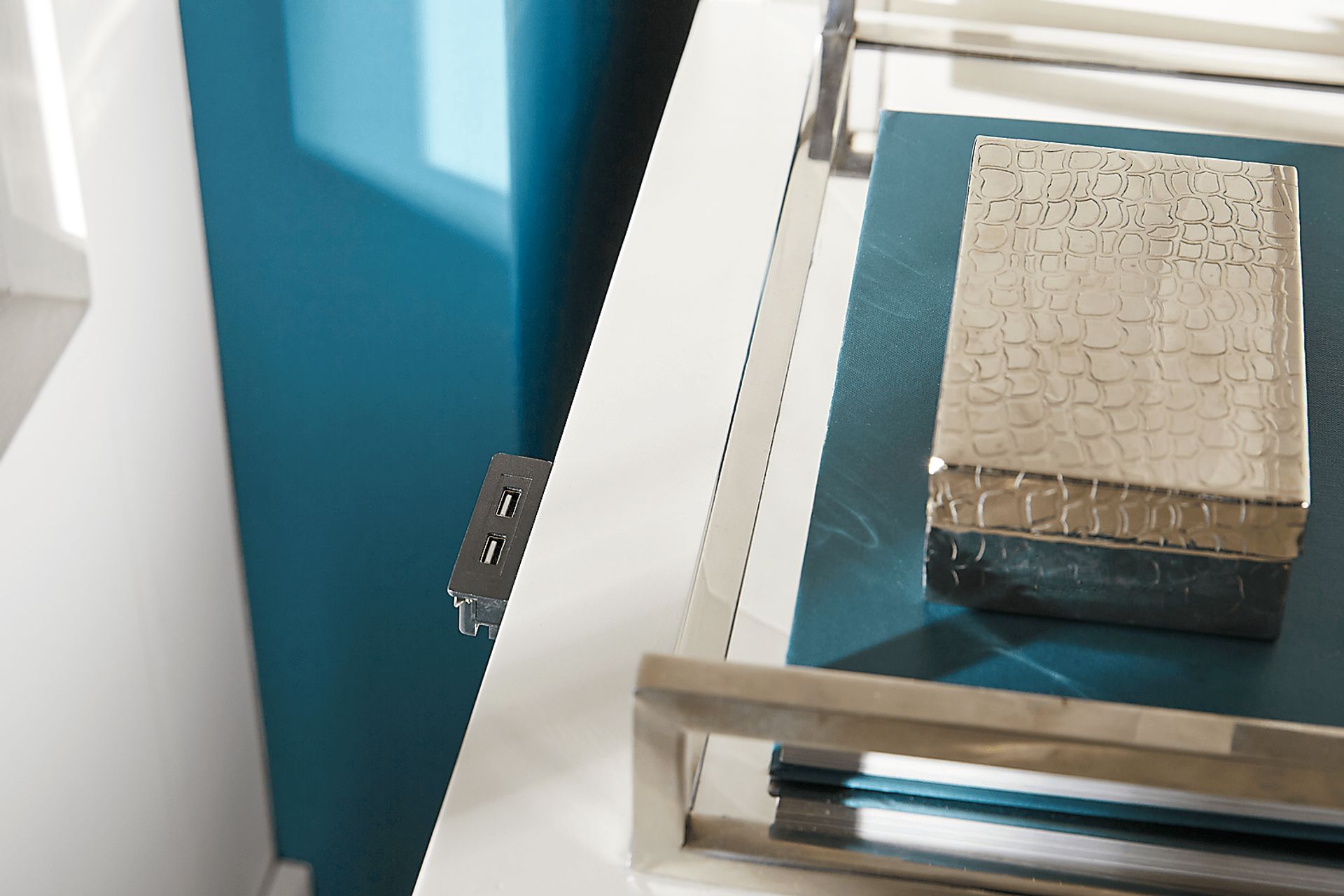 Starlet Lane White Nightstand - Image 3