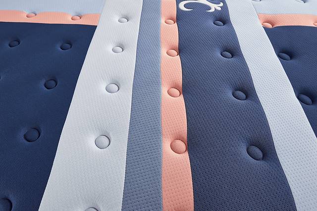 Stearns and Foster Reserve Duet Queen Mattress - Thumbnail - Image 3