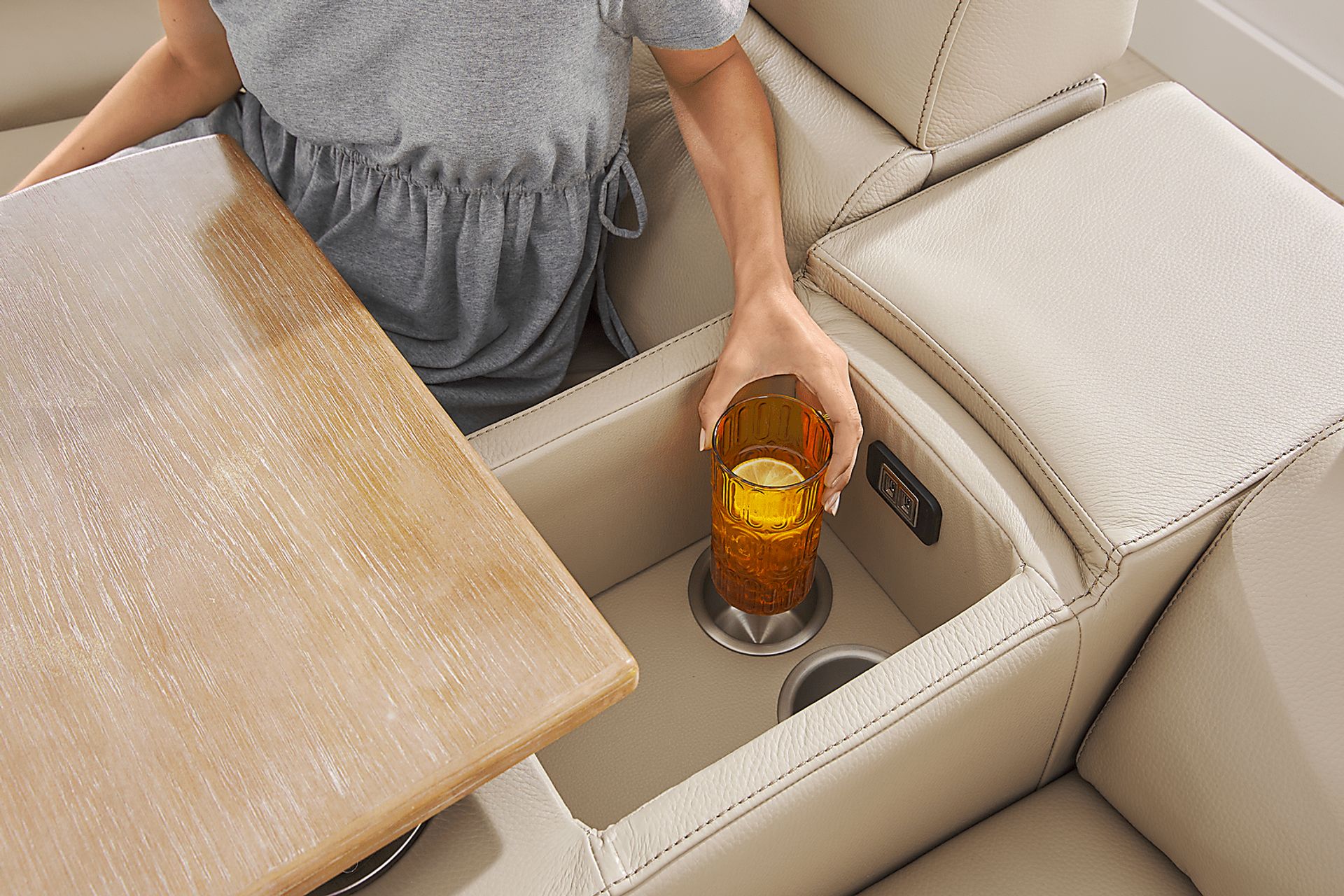 Stefano Taupe Leather 7 Pc Dual Power Reclining Sectional - Image 7