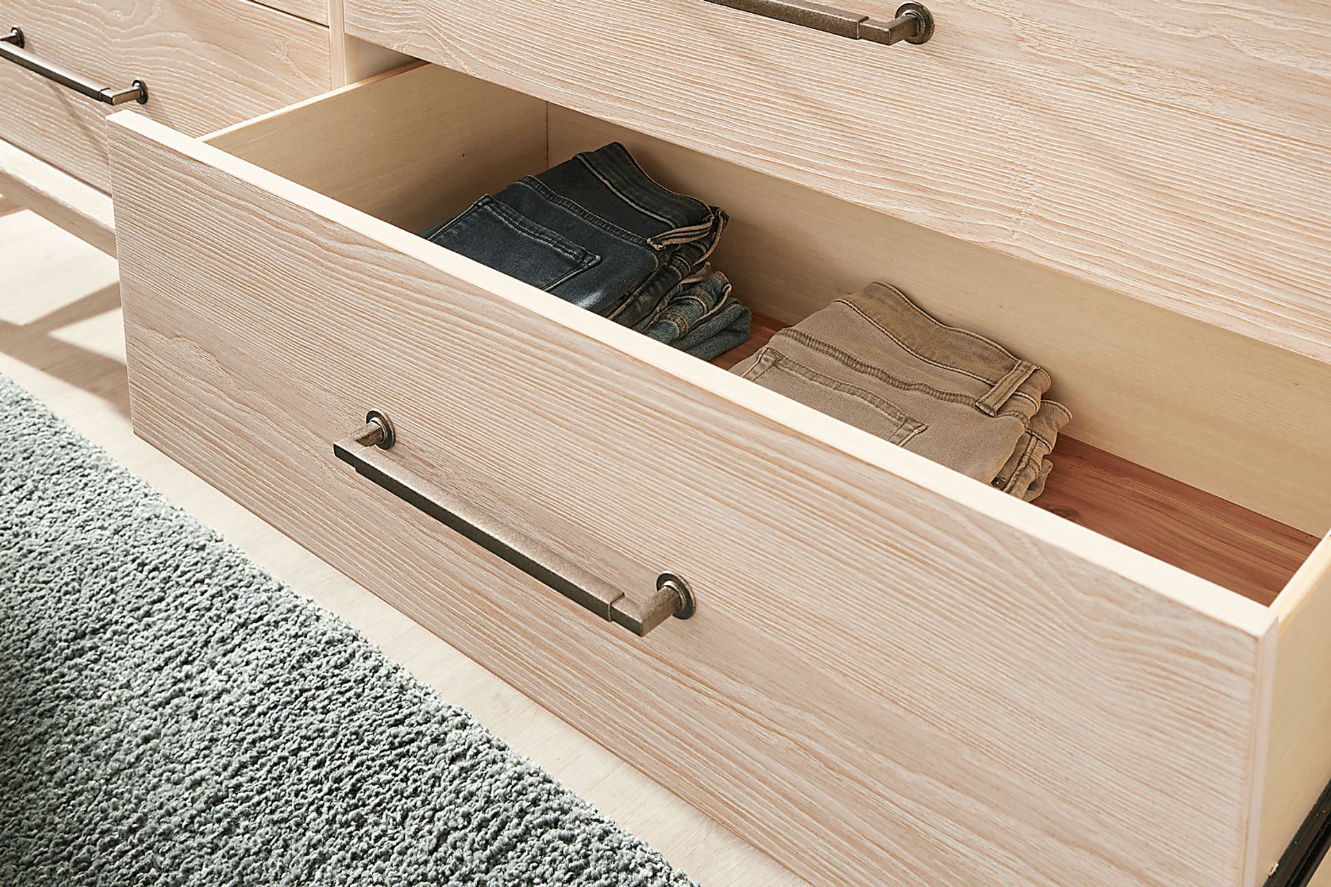 Sterling Grove White 7 Pc King Spindle Bedroom - Image 6