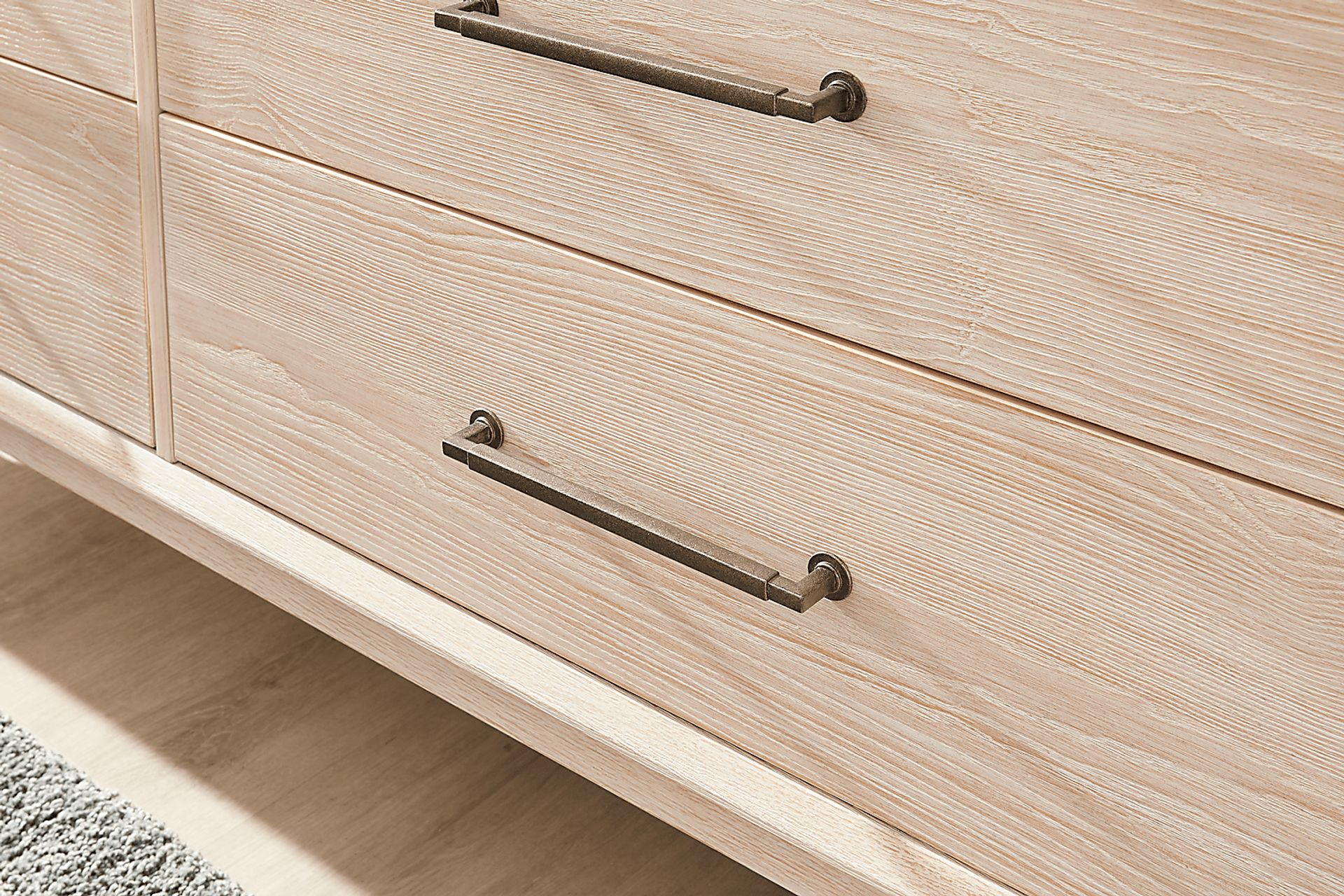 Sterling Grove White 7 Pc King Spindle Bedroom - Image 7