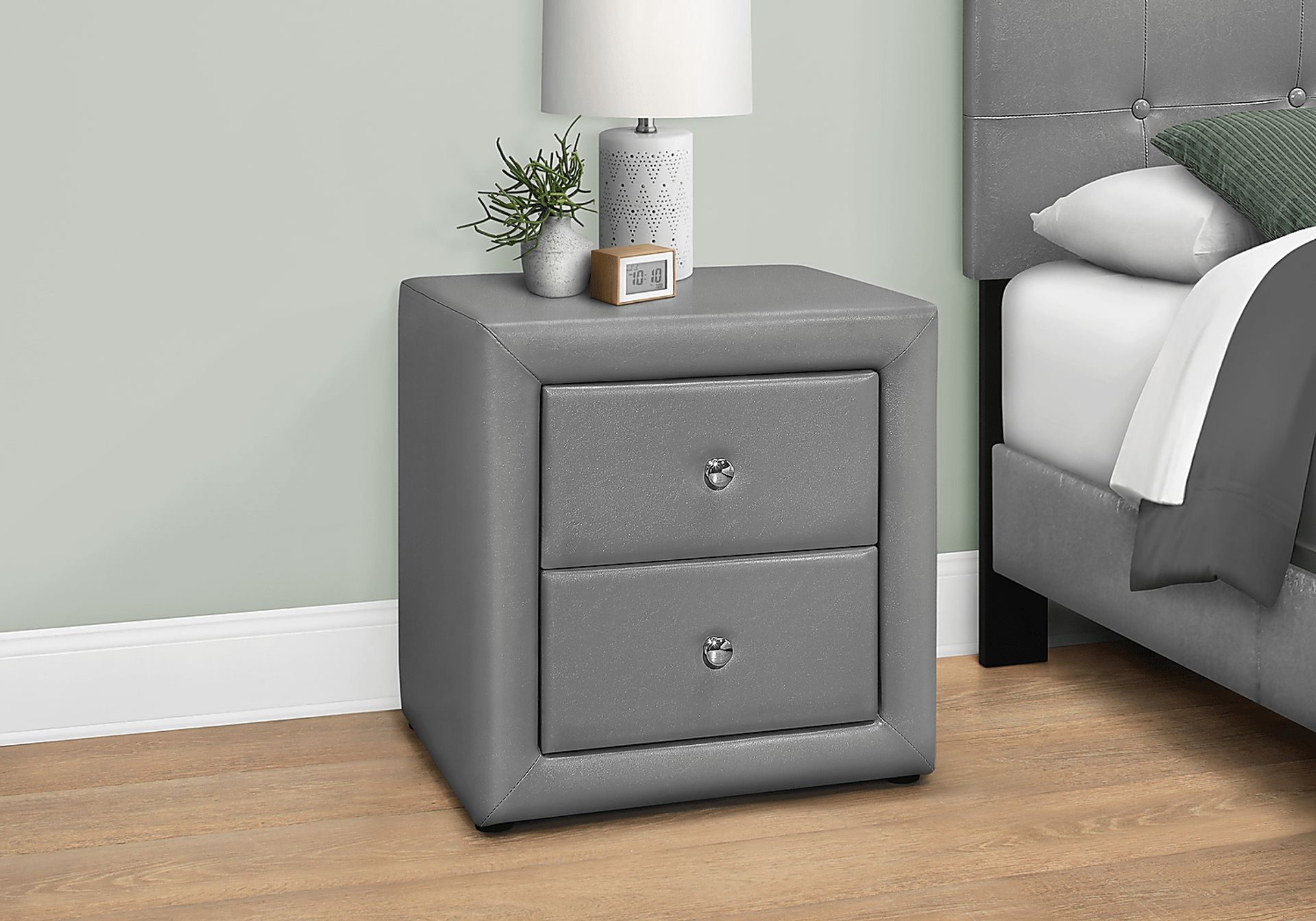 Stomner Gray Nightstand - Image 4