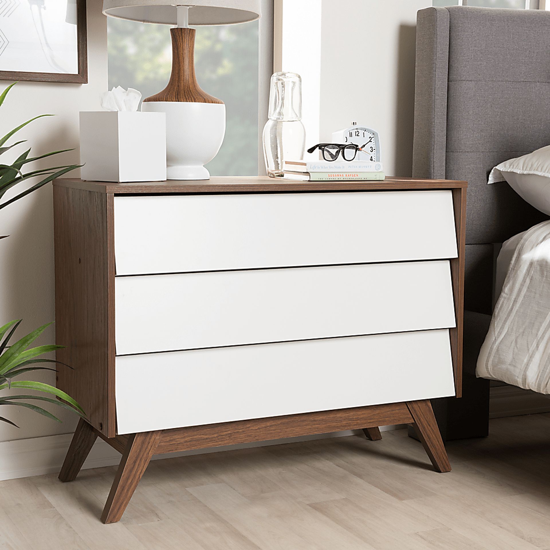 Stormtime White and Brown Chest - Image 3