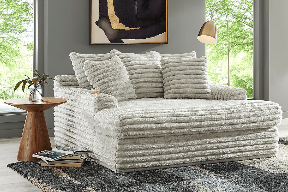 Stratford Gray Velvet Plush Chaise | Rooms to Go