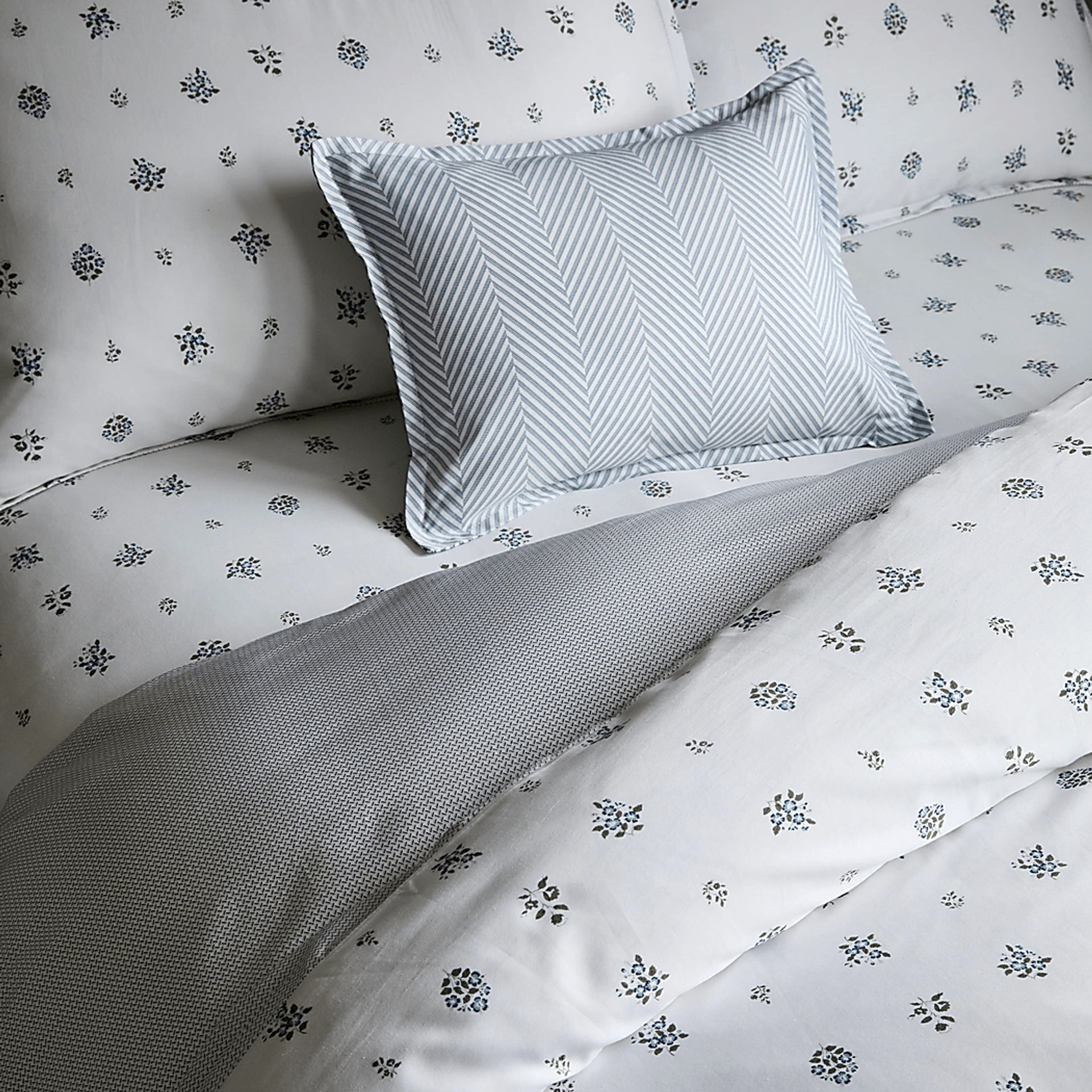 Suiria Multi 4 Pc Twin Duvet Set - Image 2