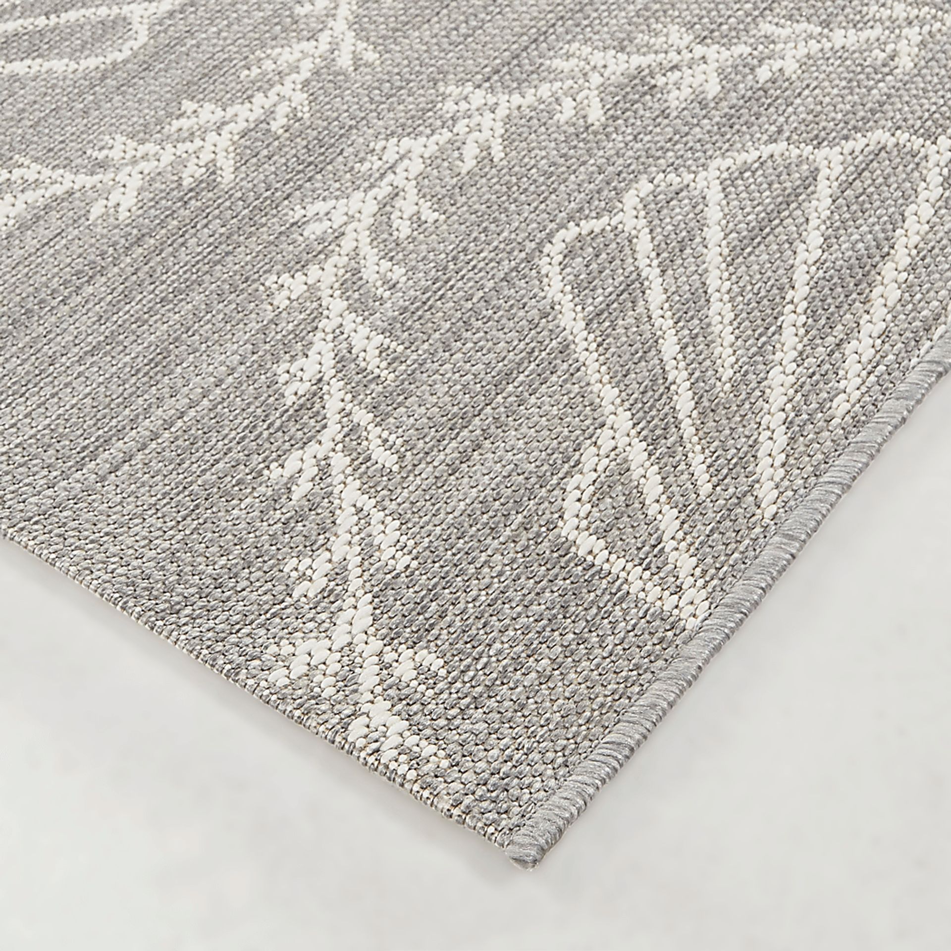 Sullivan Light Gray 5'3 x 7' Indoor/Outdoor Rug - Image 3