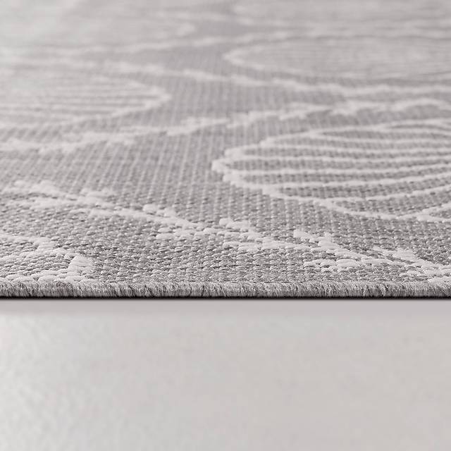 Sullivan Light Gray 5'3 x 7' Indoor/Outdoor Rug - Thumbnail - Image 4