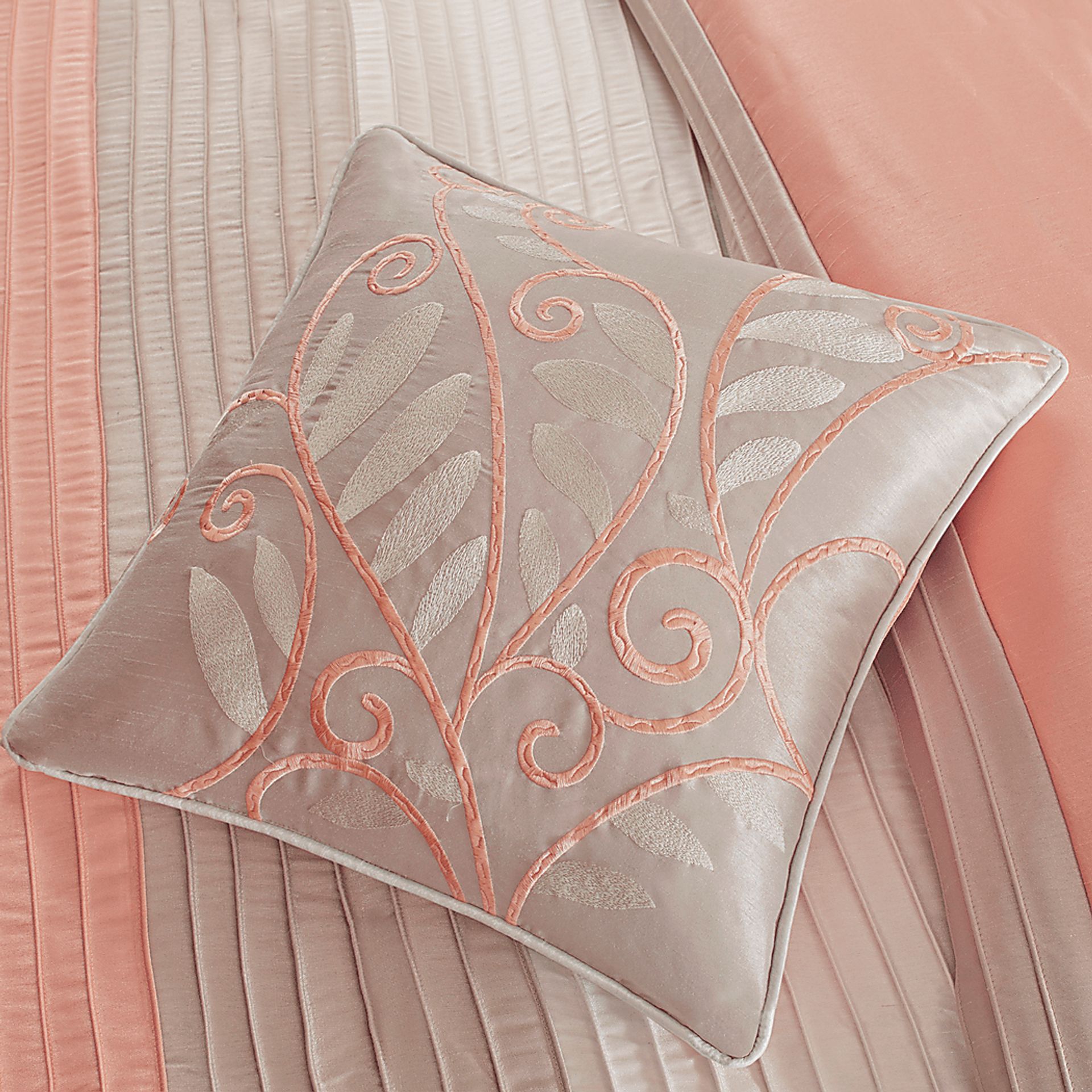 Sunayra Coral 7 Pc California King Comforter Set - Image 4