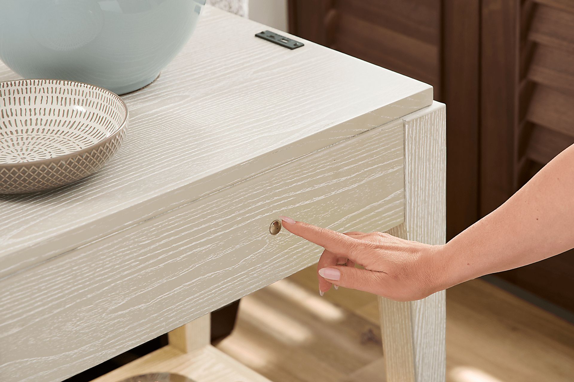 Sunside Way Sand Chairside Table - Image 8