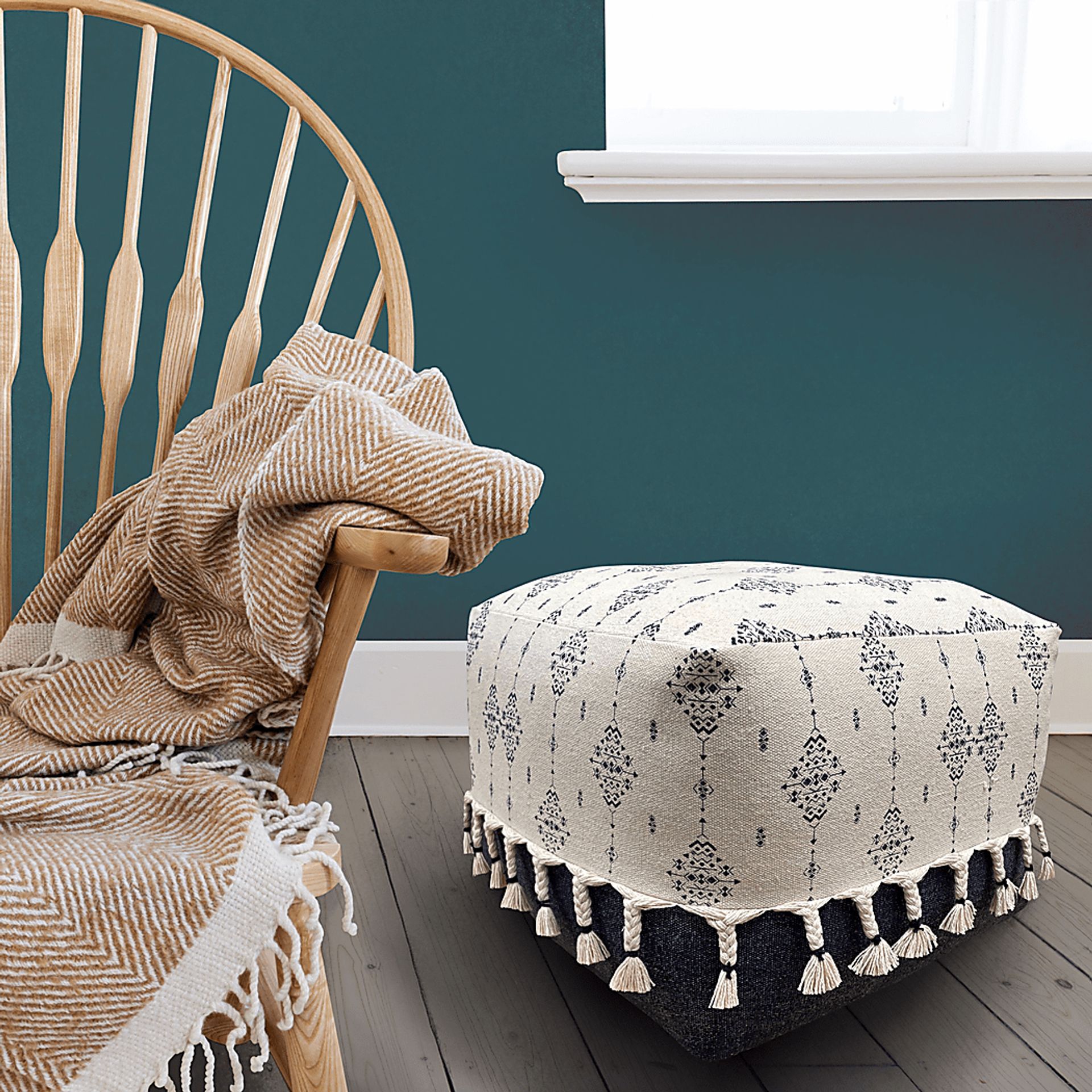 Sunwood White/Navy Pouf - Image 2