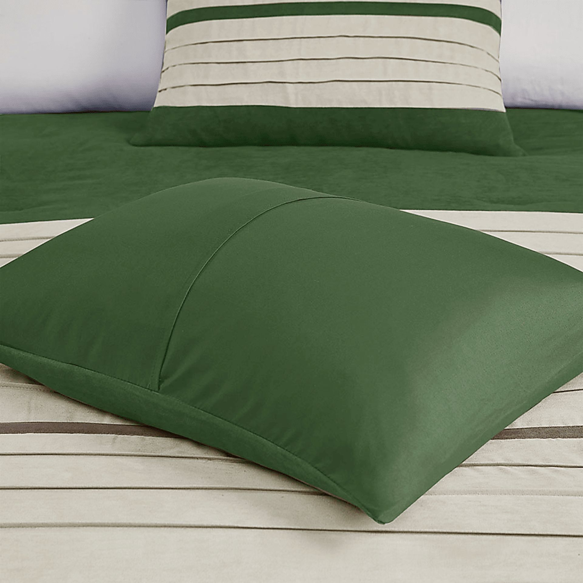 Tabosa Green 7 Pc Queen Comforter Set - Image 10