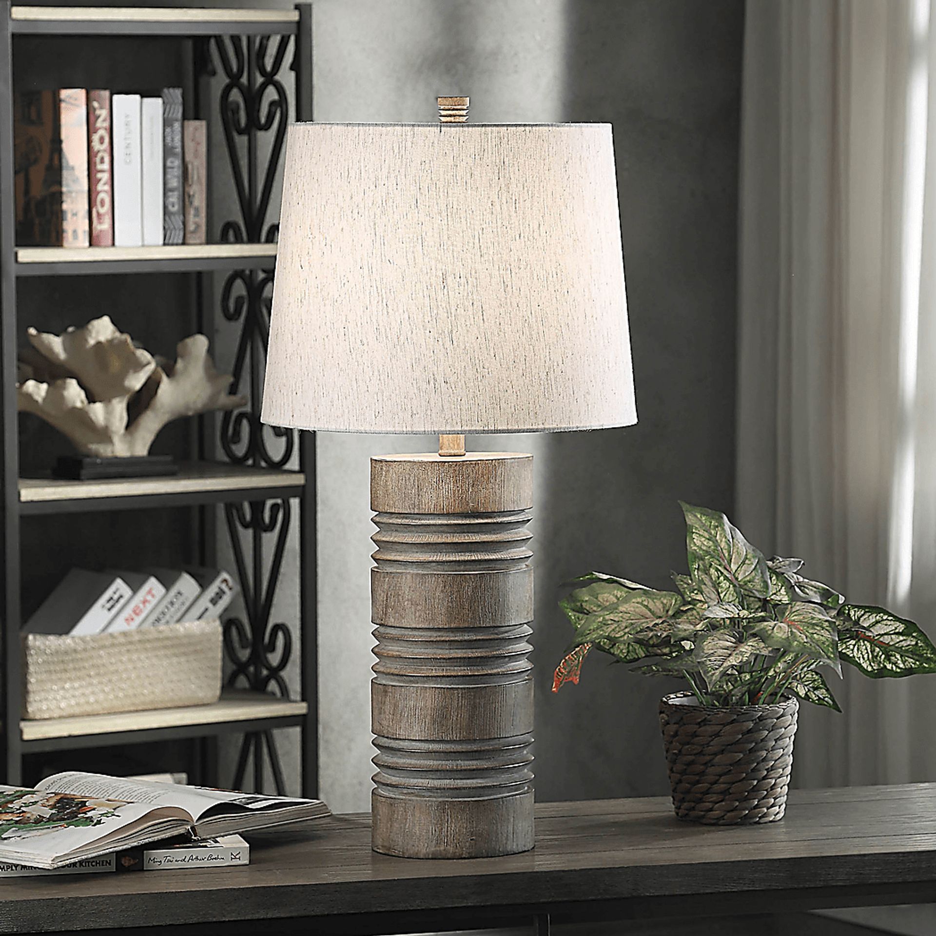 Tarnow Farm Brown Lamp - Image 5