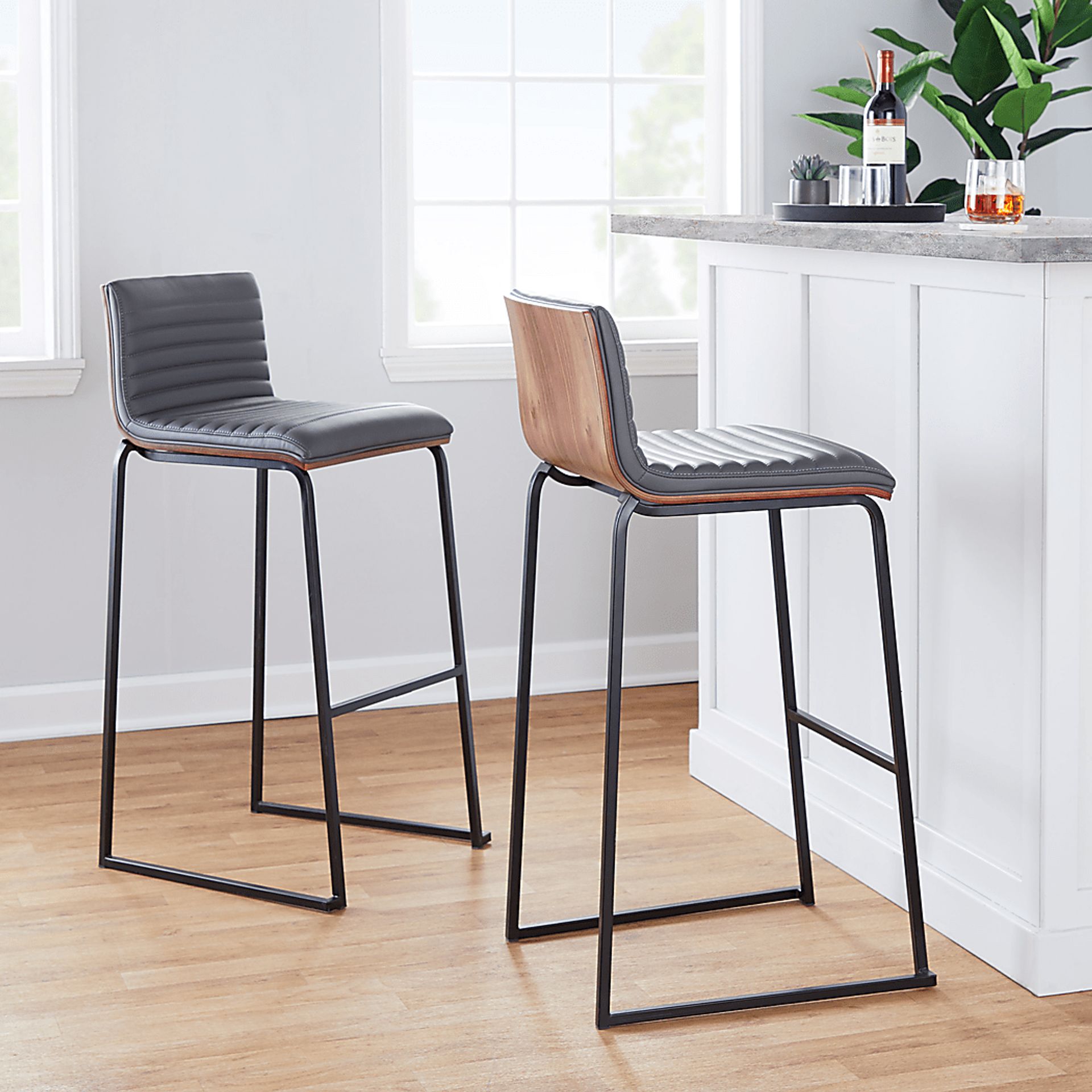 Tatesbrook V Gray Barstool, Set of 2 - Image 3