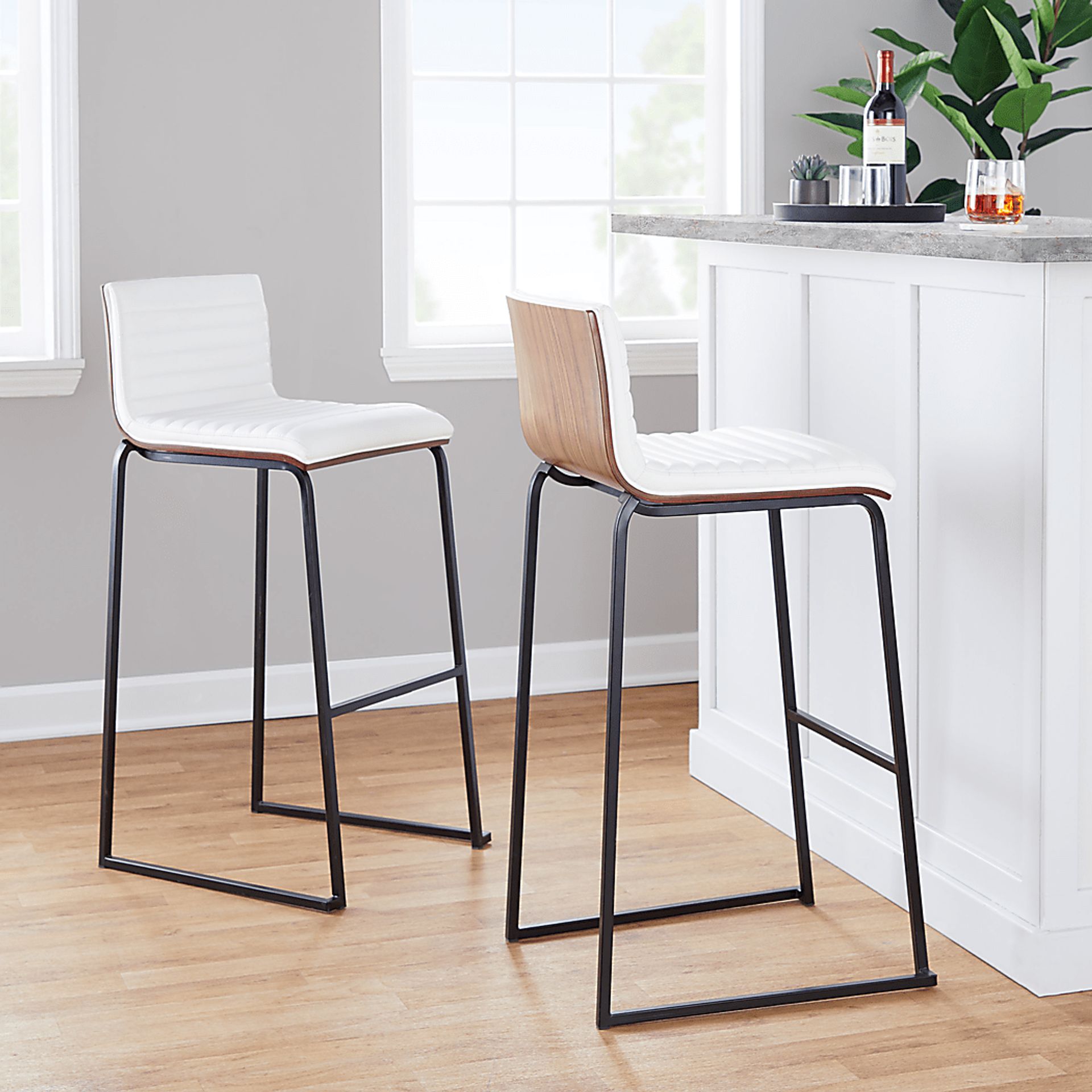 Tatesbrook V White Barstool, Set of 2 - Image 3