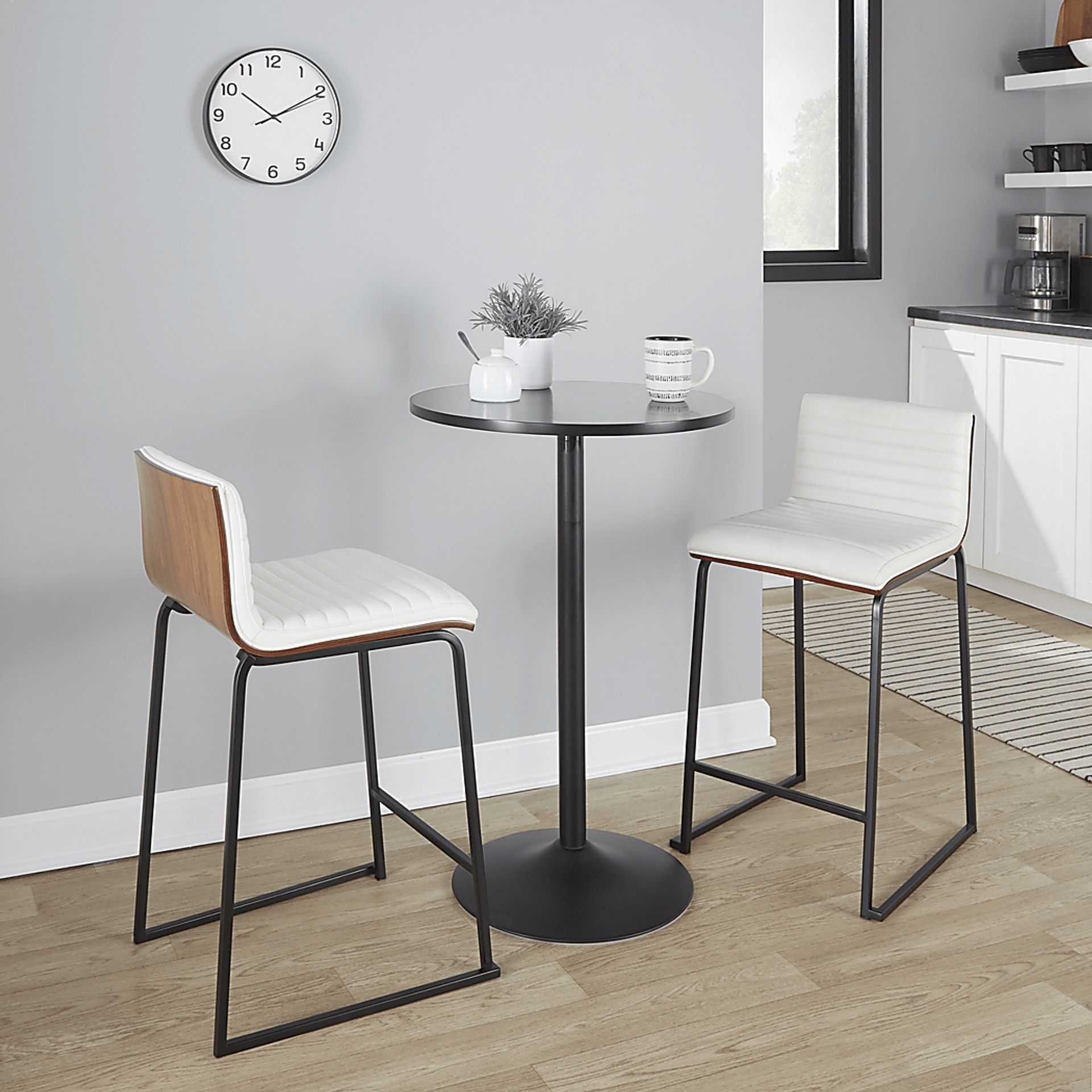 Tatesbrook V White Counter Height Stool, Set of 2 - Image 2