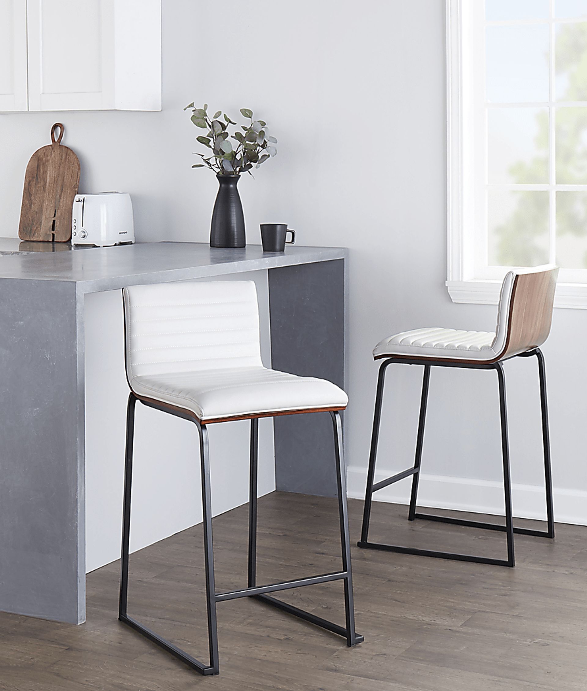 Tatesbrook V White Counter Height Stool, Set of 2 - Image 3