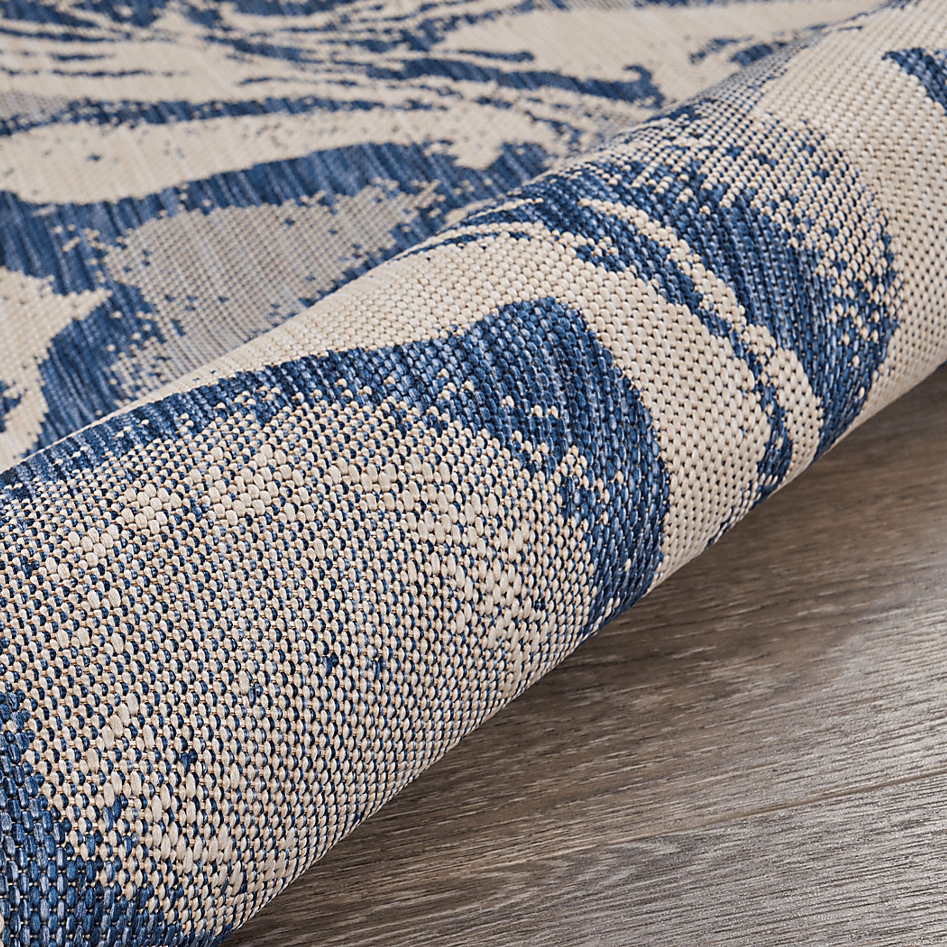Taveco White/Navy 5'3 x 7' Indoor/Outdoor Rug - Image 6