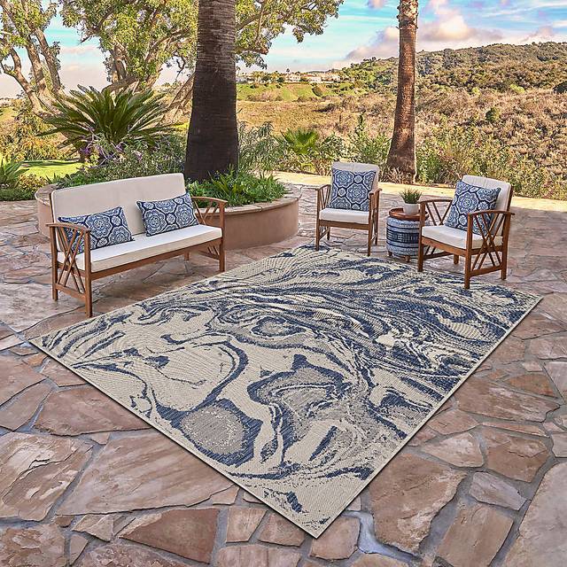 Taveco White/Navy 7'6 x 9'5 Indoor/Outdoor Rug - Thumbnail - Image 2