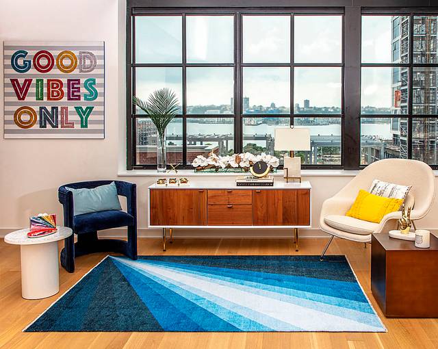 Taveshi Blue 7'10 x 10' Rug - Thumbnail - Image 2