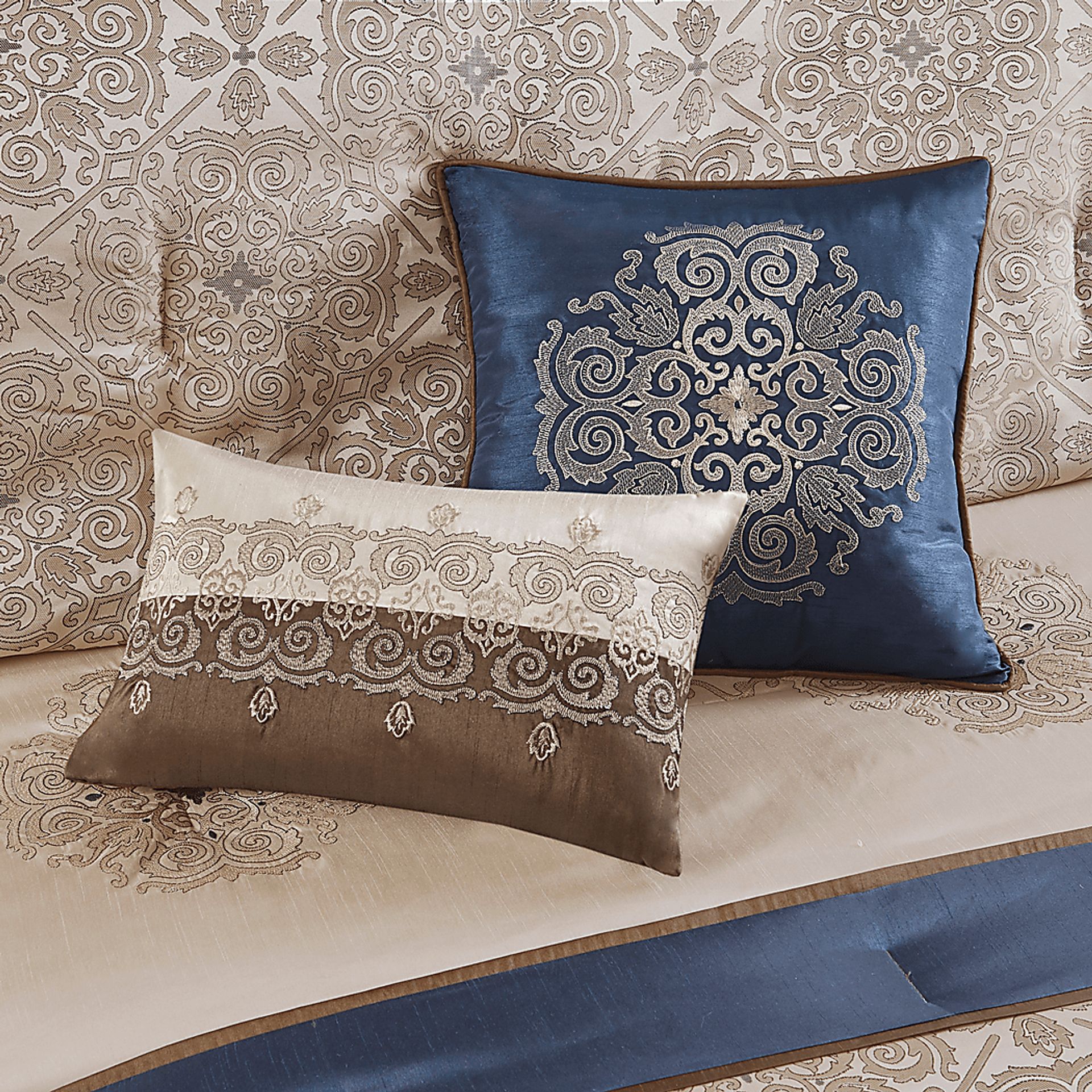 Taylah Navy 24 Pc Queen Room in a Bag - Image 12