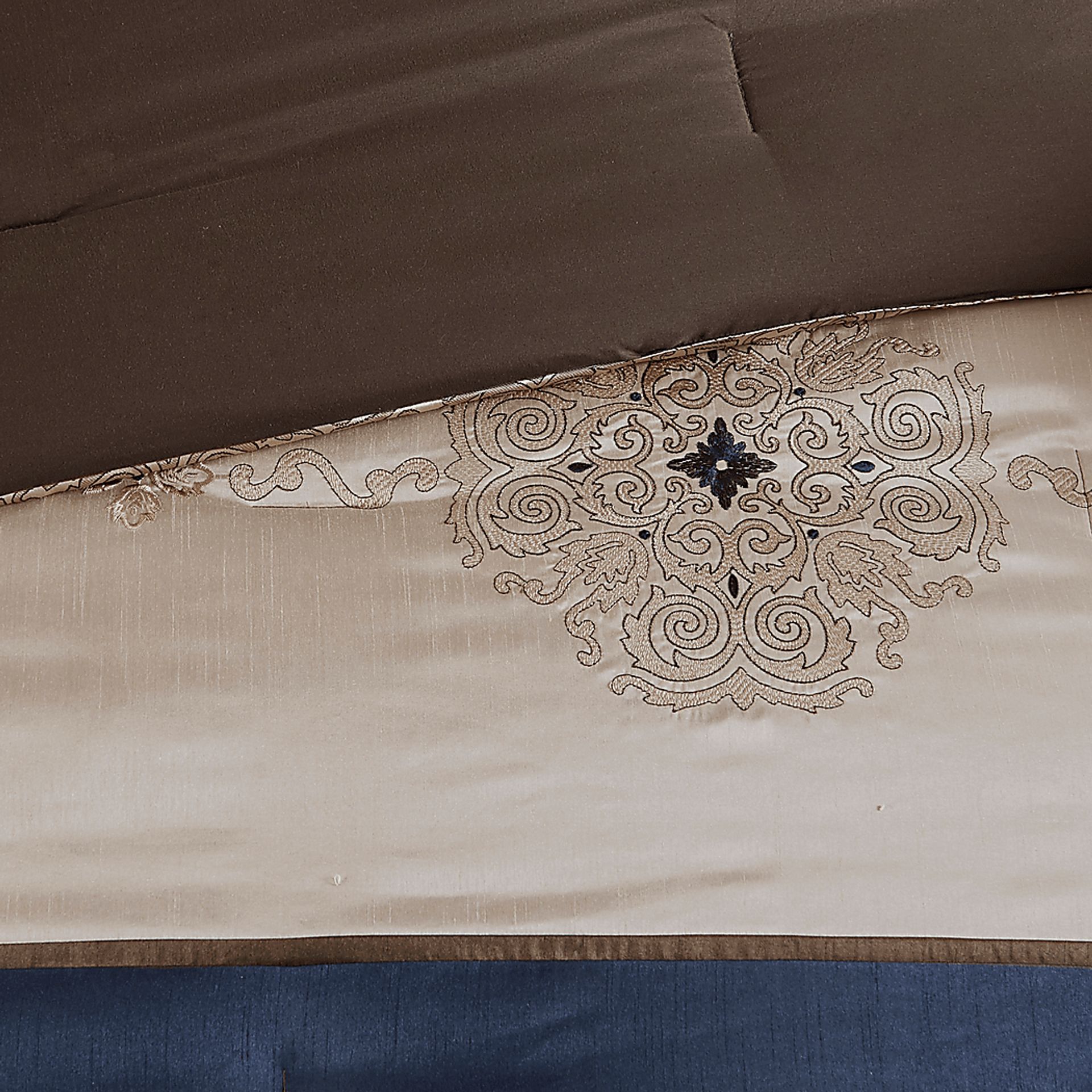 Taylah Navy 24 Pc Queen Room in a Bag - Image 6