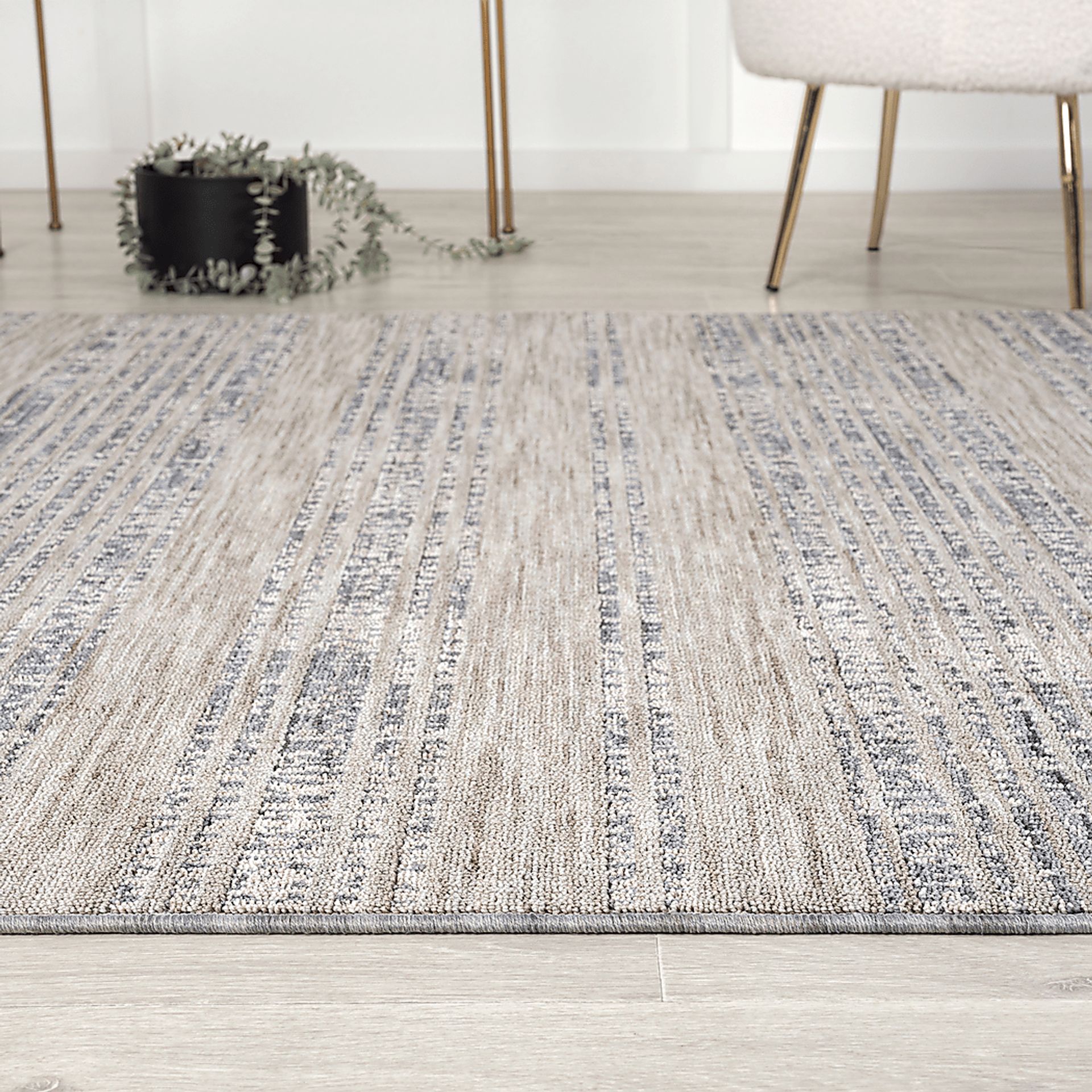 Temisnia Ivory/Blue 5' x 7' Indoor/Outdoor Rug - Image 5