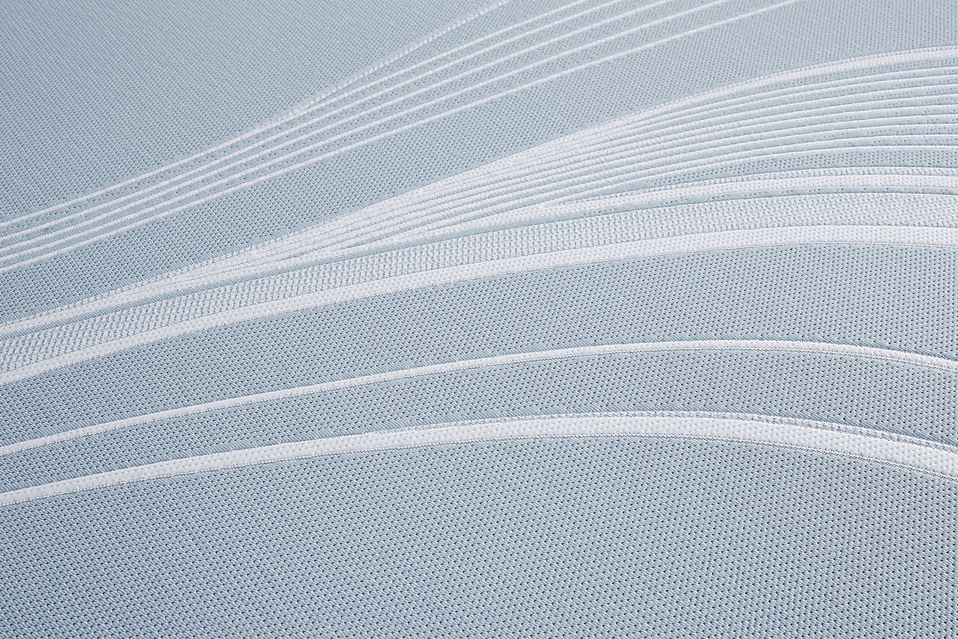 Tempur-Pedic LuxeAdapt 2.0 Firm Queen Mattress - Image 3