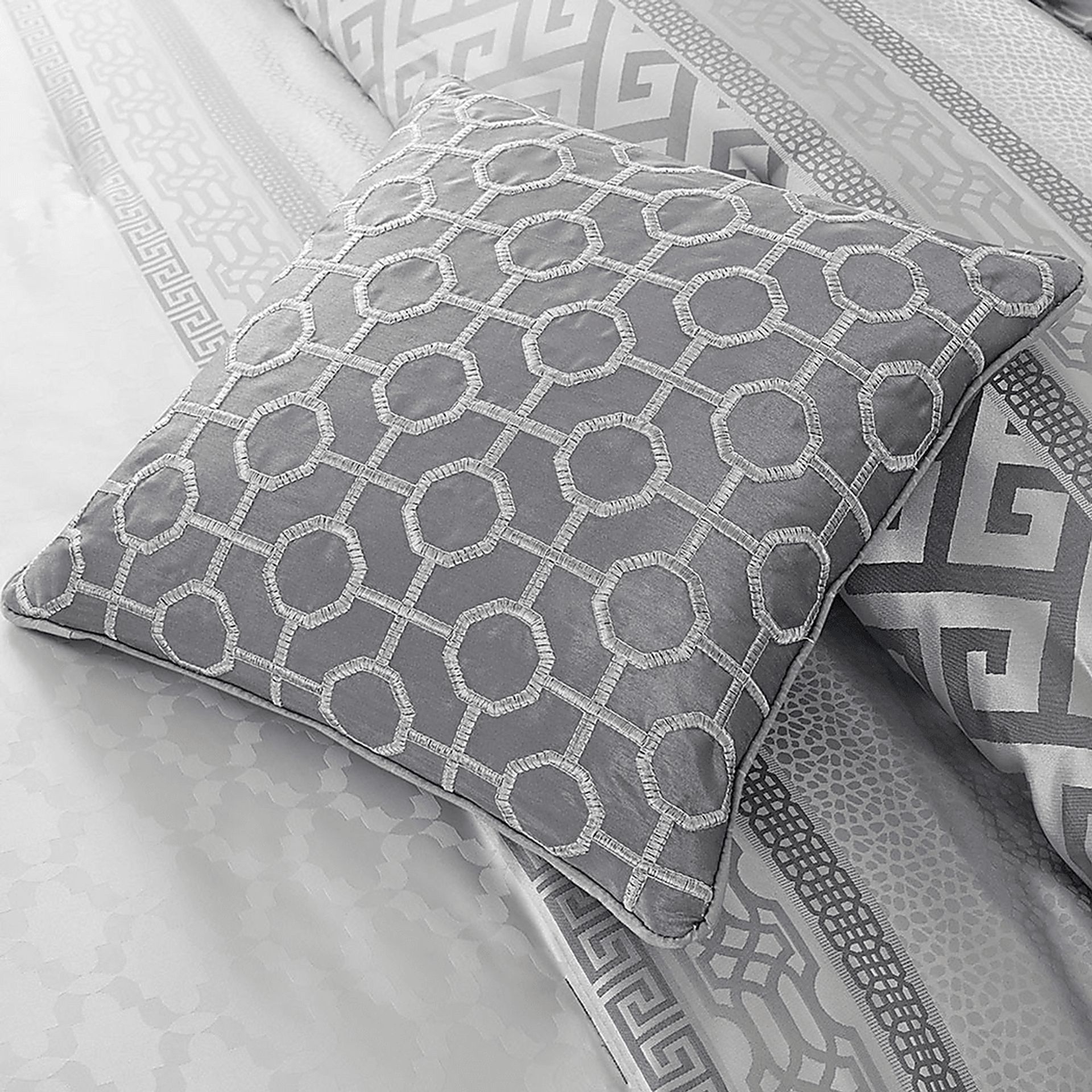 Texella Gray 7 Pc Queen Comforter Set - Image 5