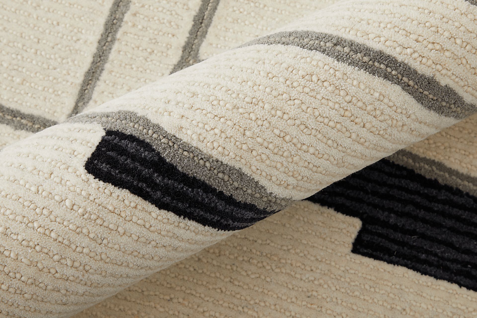 Thasea Ivory/Black 5' x 8' Rug - Image 7