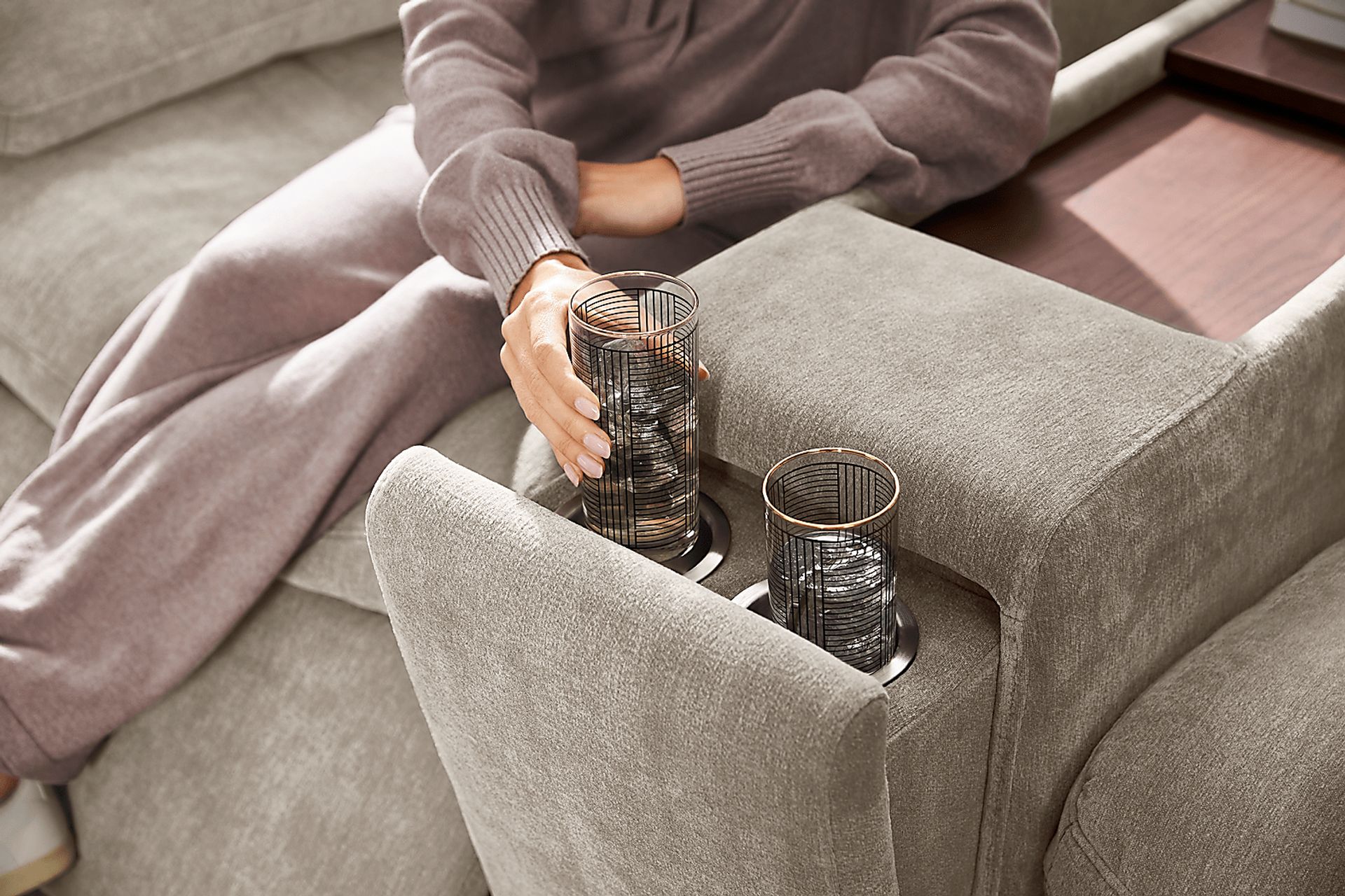 The Flow Gray 3 Pc Dual Power Reclining Sectional - Image 9