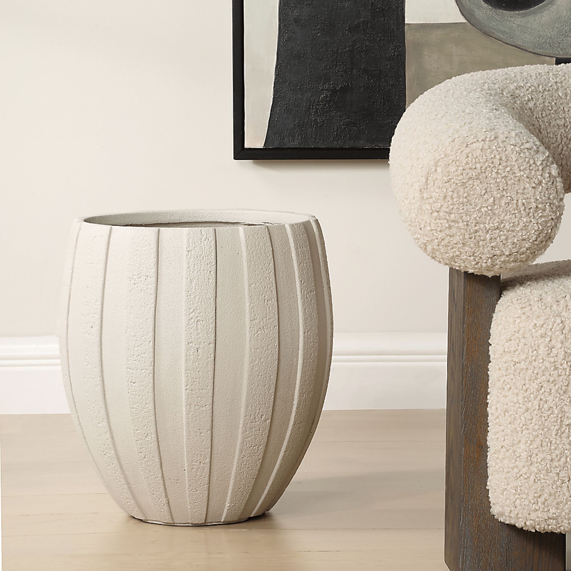 Tirsu White Outdoor Planter - Image 3