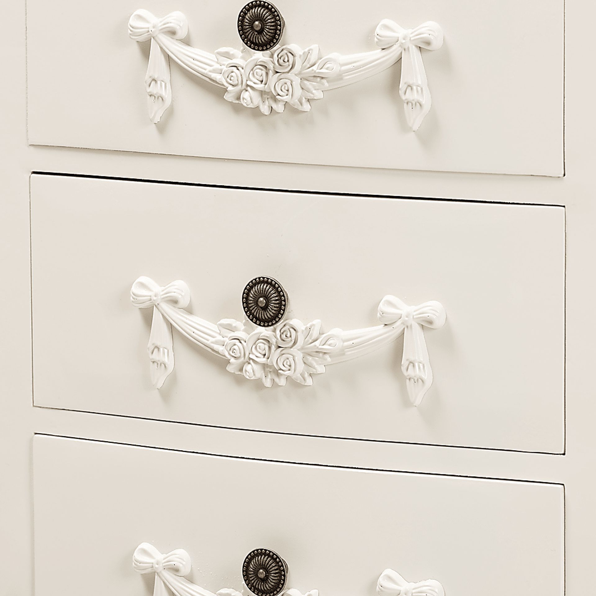 Torbank White Chest - Image 5