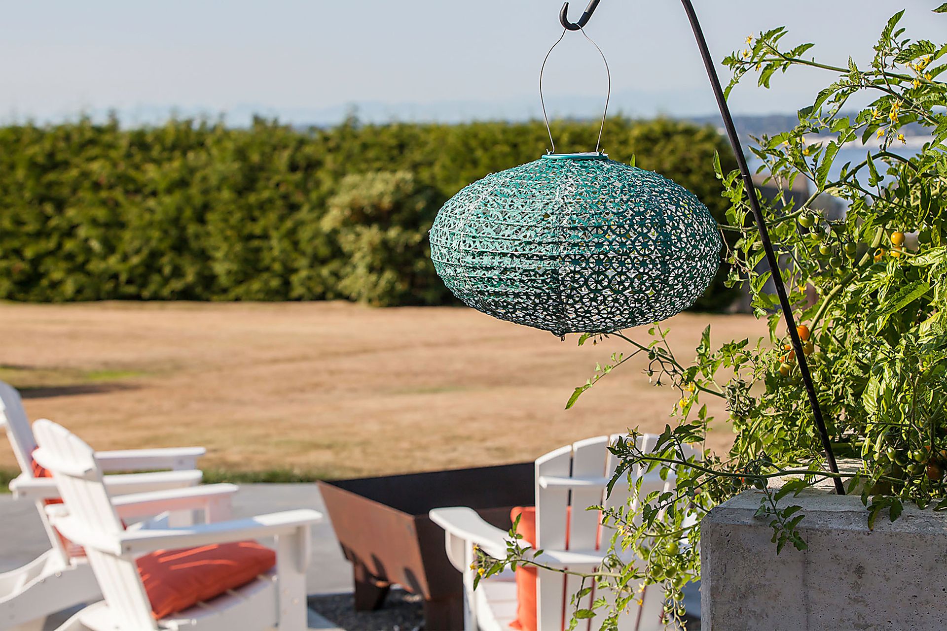 Torchon Emerald Outdoor Solar Lantern - Image 2