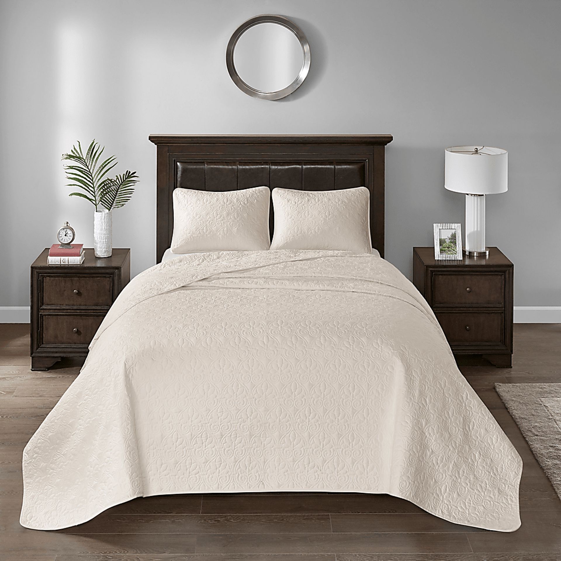 Toyah Cream 3 Pc King Bedspread Set - Image 2