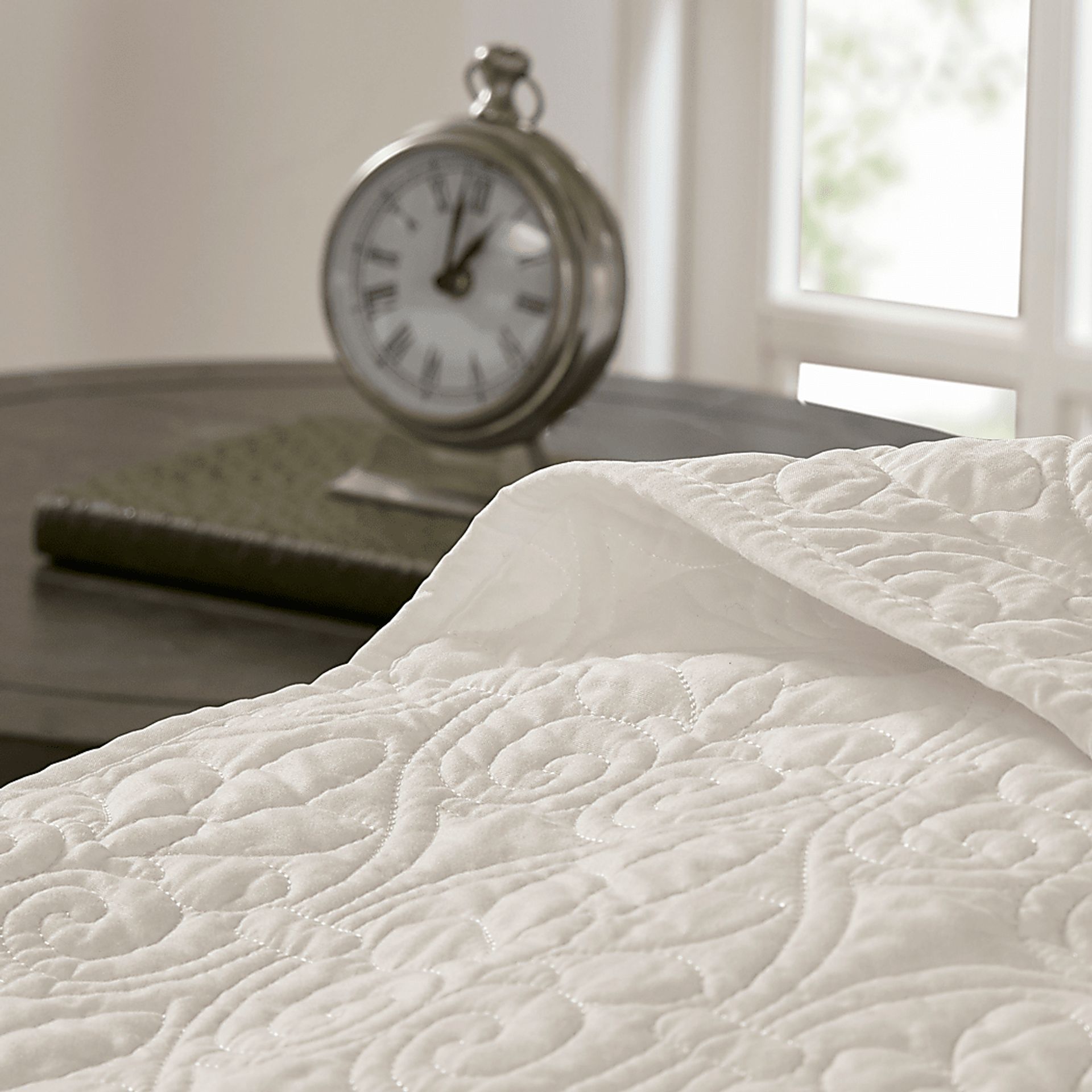 Toyah Cream 3 Pc King Bedspread Set - Image 5