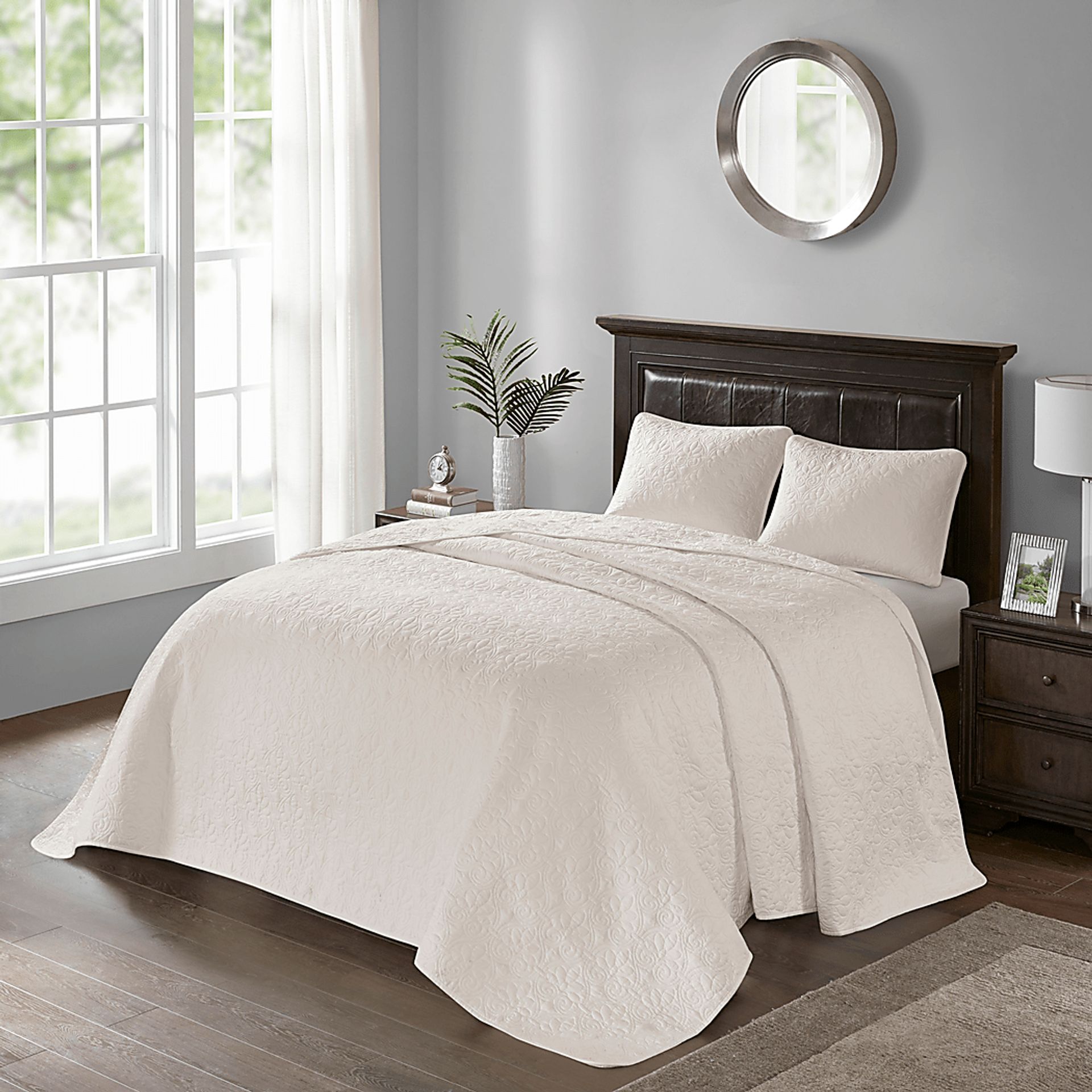 Toyah Cream 3 Pc King Bedspread Set - Image 1