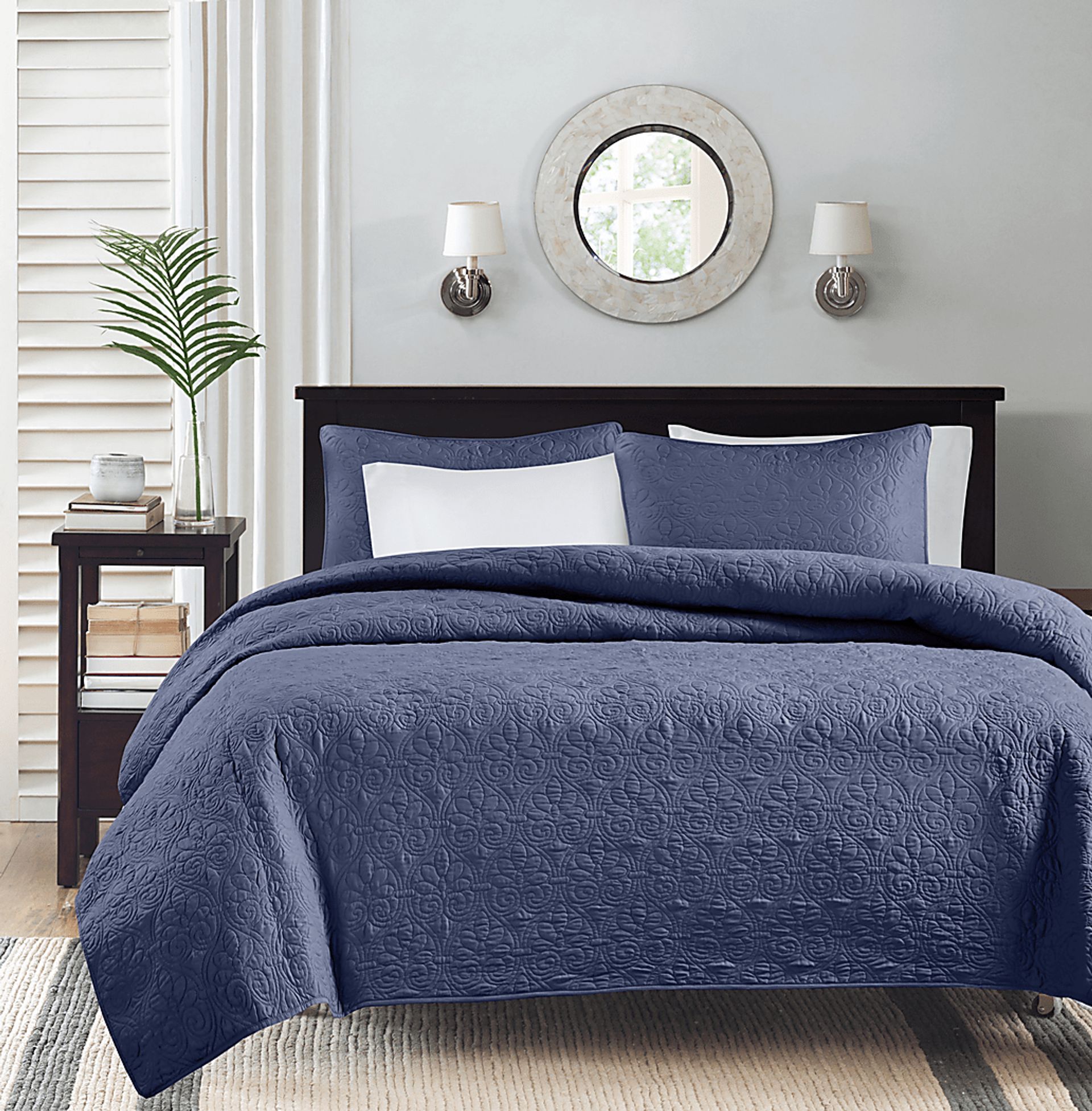 Toyah Navy 3 Pc Full/Queen Quilt Set - Image 2