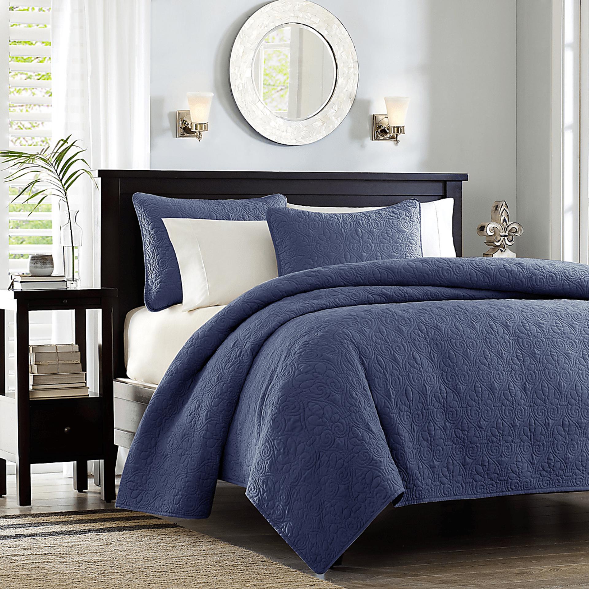 Toyah Navy 3 Pc Full/Queen Quilt Set