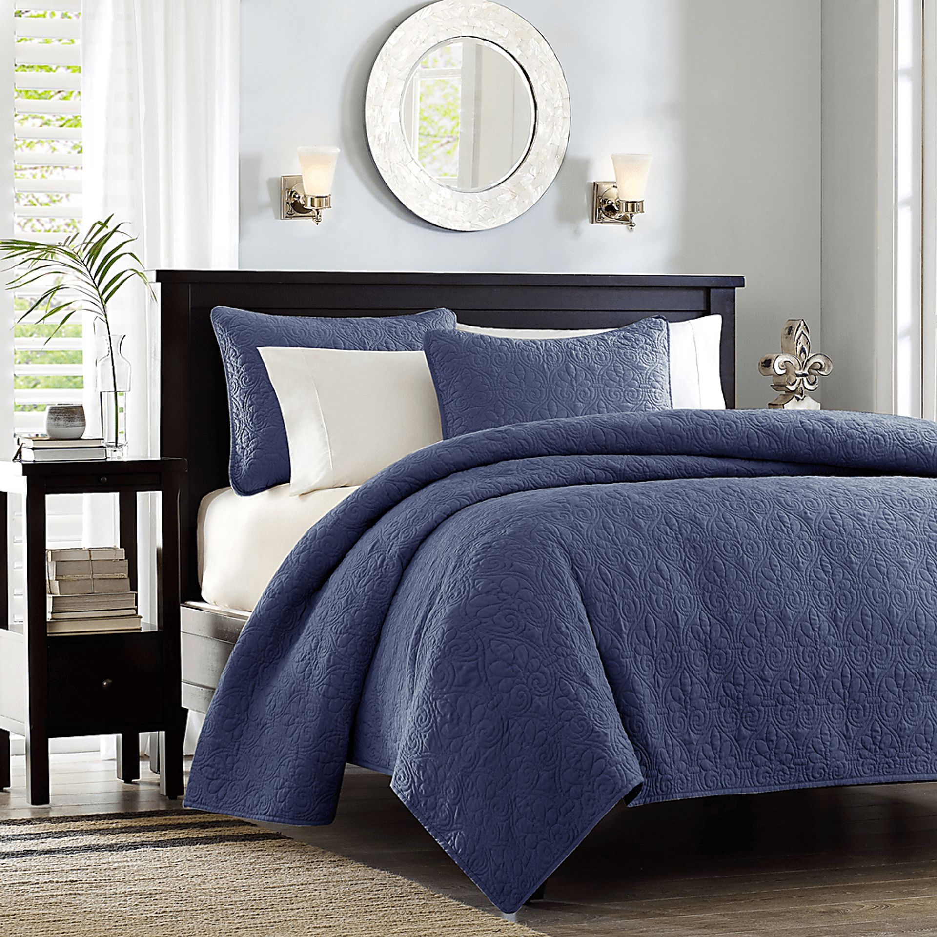 Toyah Navy 3 Pc Full/Queen Quilt Set - Image 1