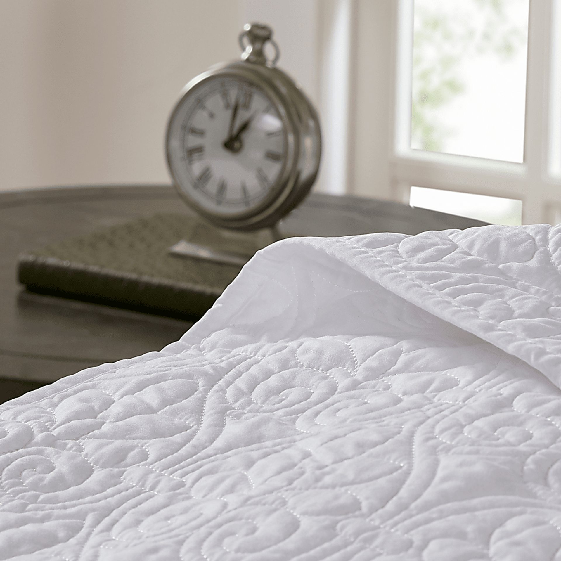 Toyah White 3 Pc King Bedspread Set - Image 5