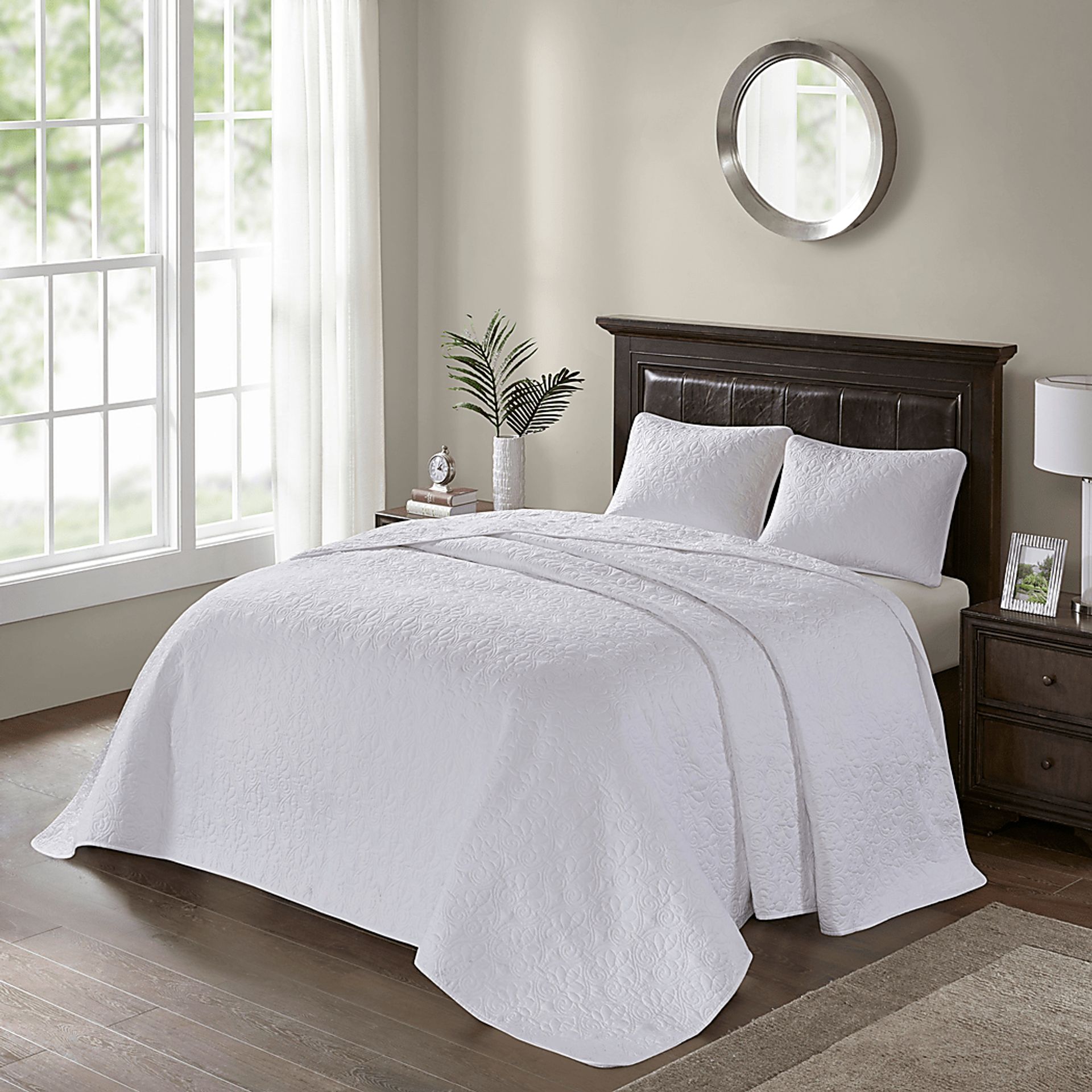 Toyah White 3 Pc King Bedspread Set - Image 1