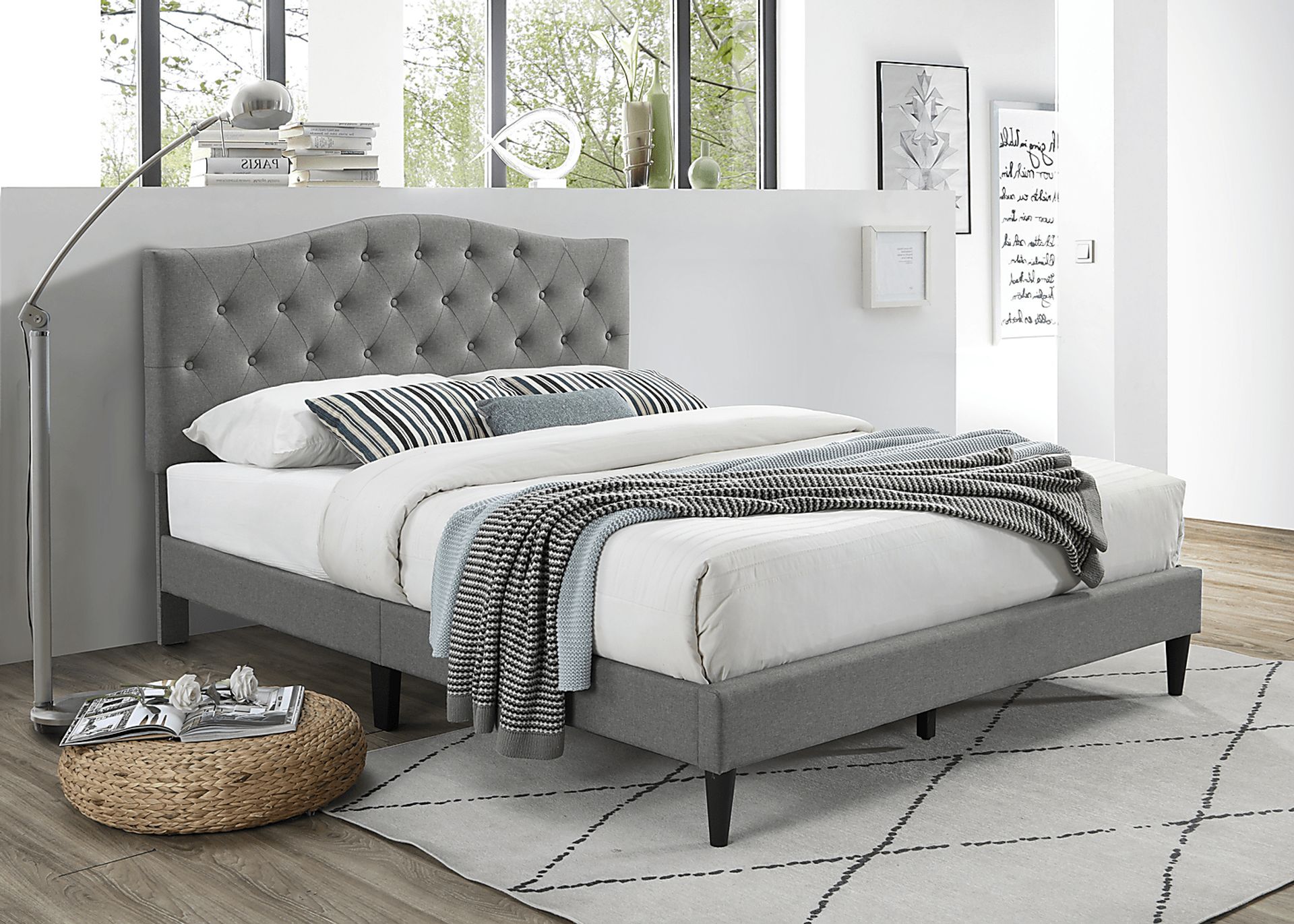 Treebrooke Gray Queen Bed - Image 3