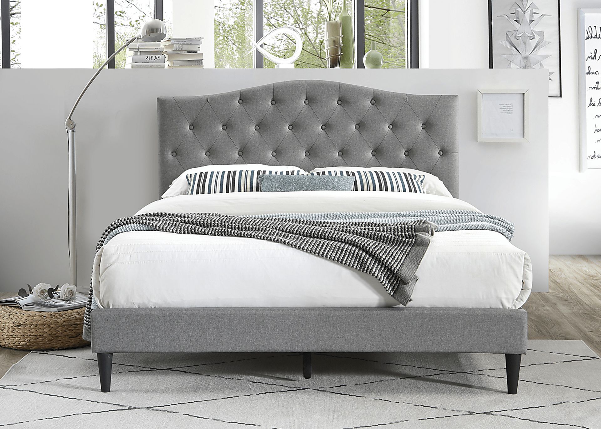 Treebrooke Gray Queen Bed - Image 4