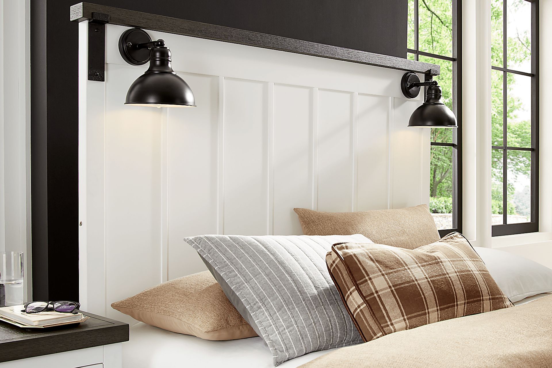 Tremblay Square White 3 Pc Queen Storage Bed - Image 3