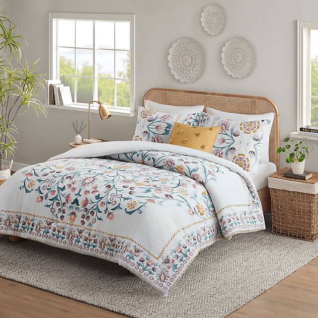 Troywood White 4 Pc Full/Queen Comforter Set - Thumbnail - Image 1